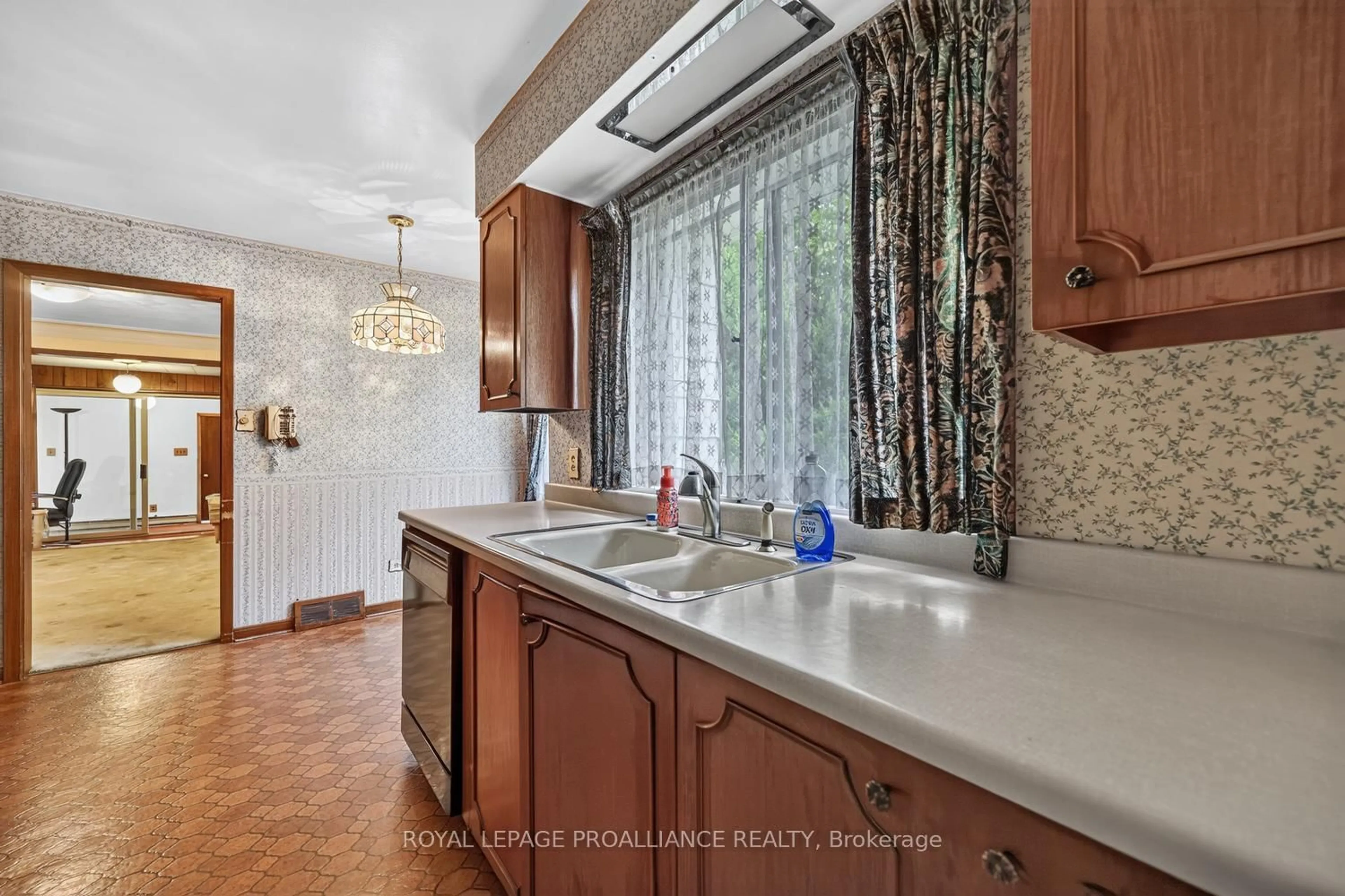 Standard kitchen, ceramic/tile floor for 390 James St, Prescott Ontario K0E 1T0