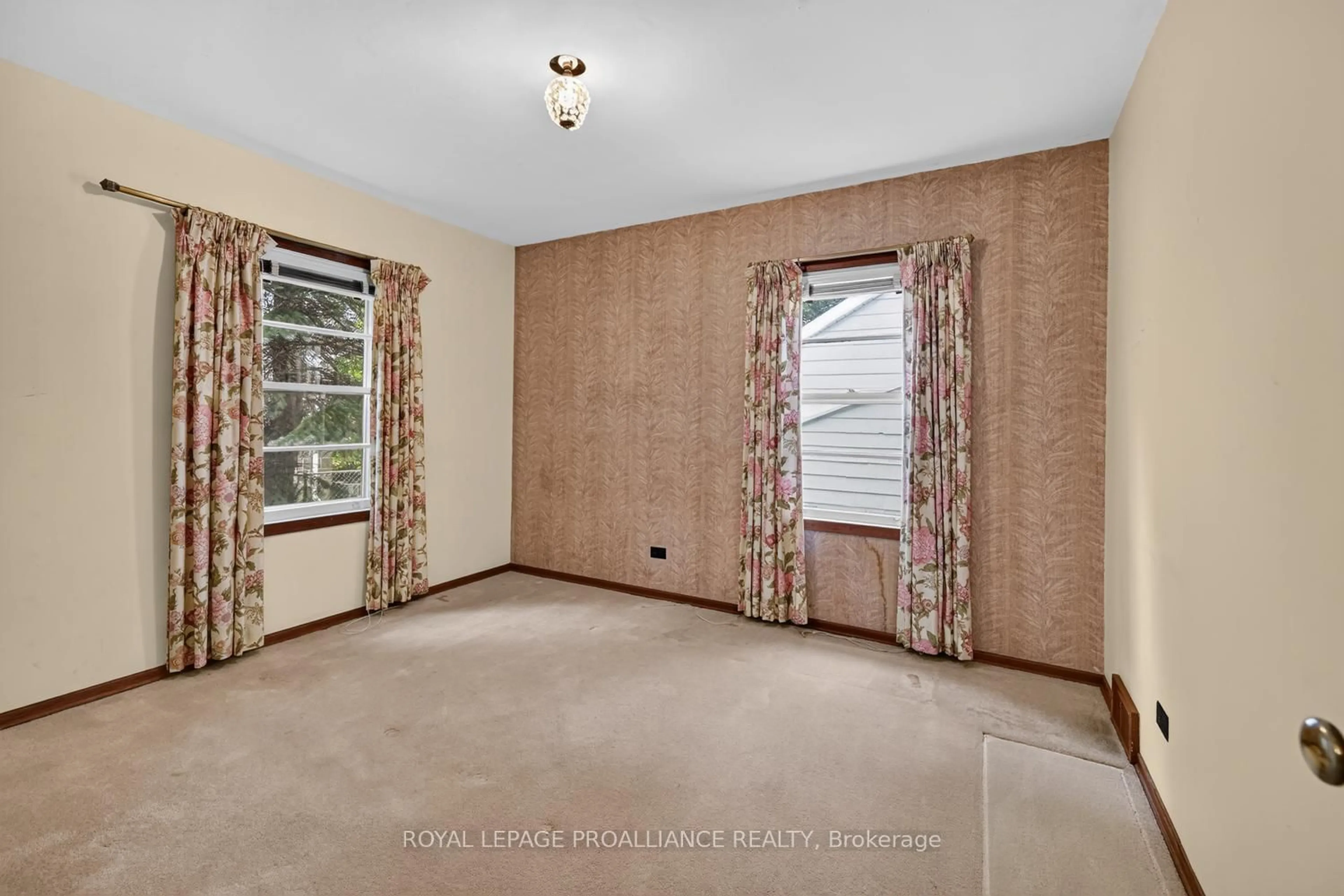 A pic of a room for 390 James St, Prescott Ontario K0E 1T0