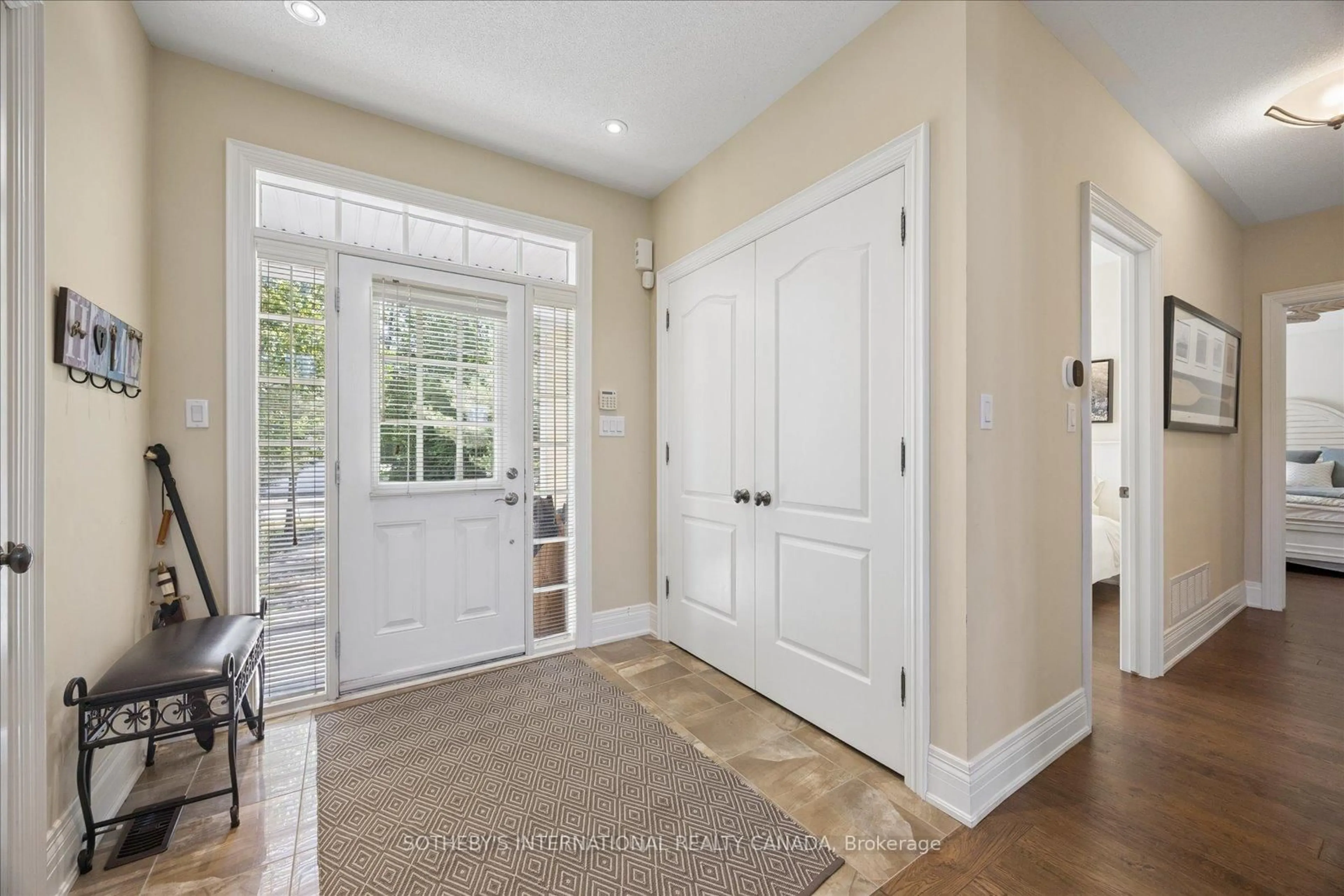 Indoor entryway for 1214 Hamilton Rd #7, Minden Hills Ontario K0M 2K0