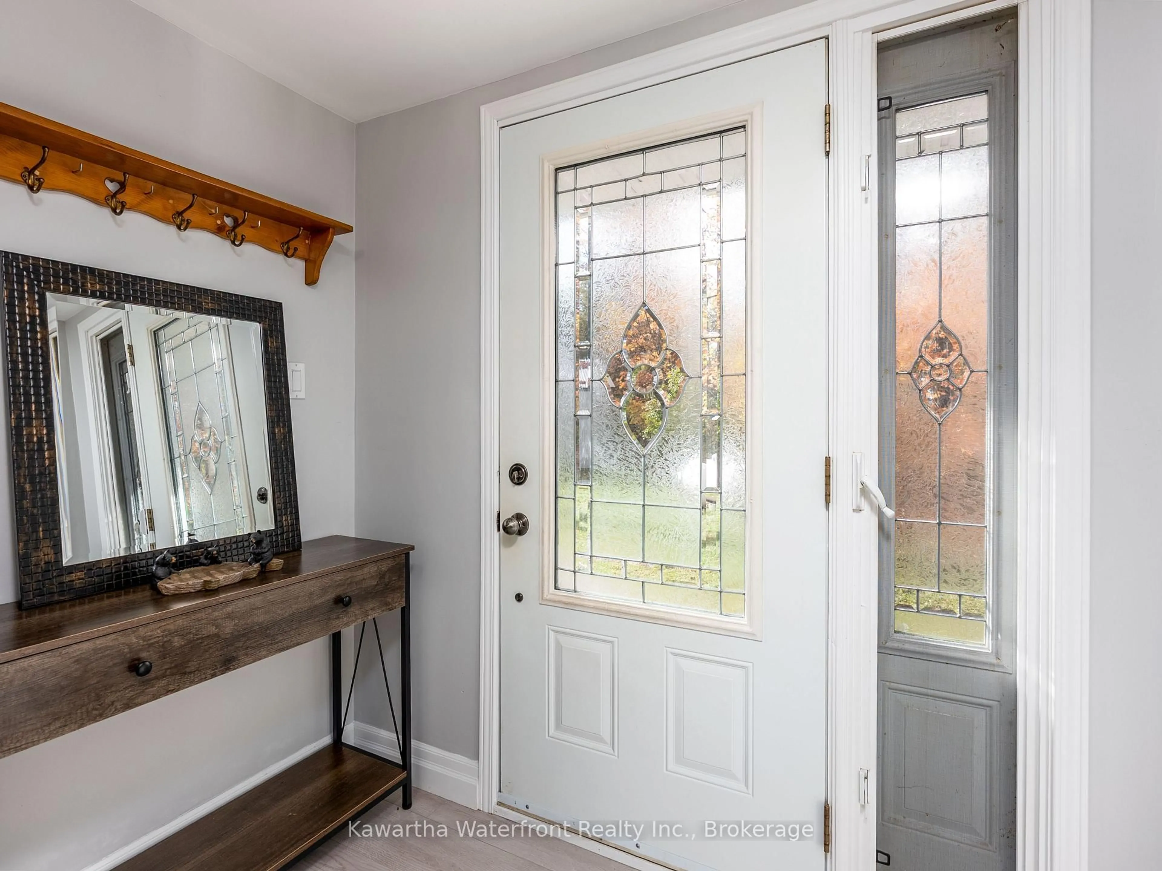 Indoor entryway for 89 Shadow Lake 2 Rd, Kawartha Lakes Ontario K0M 2L0