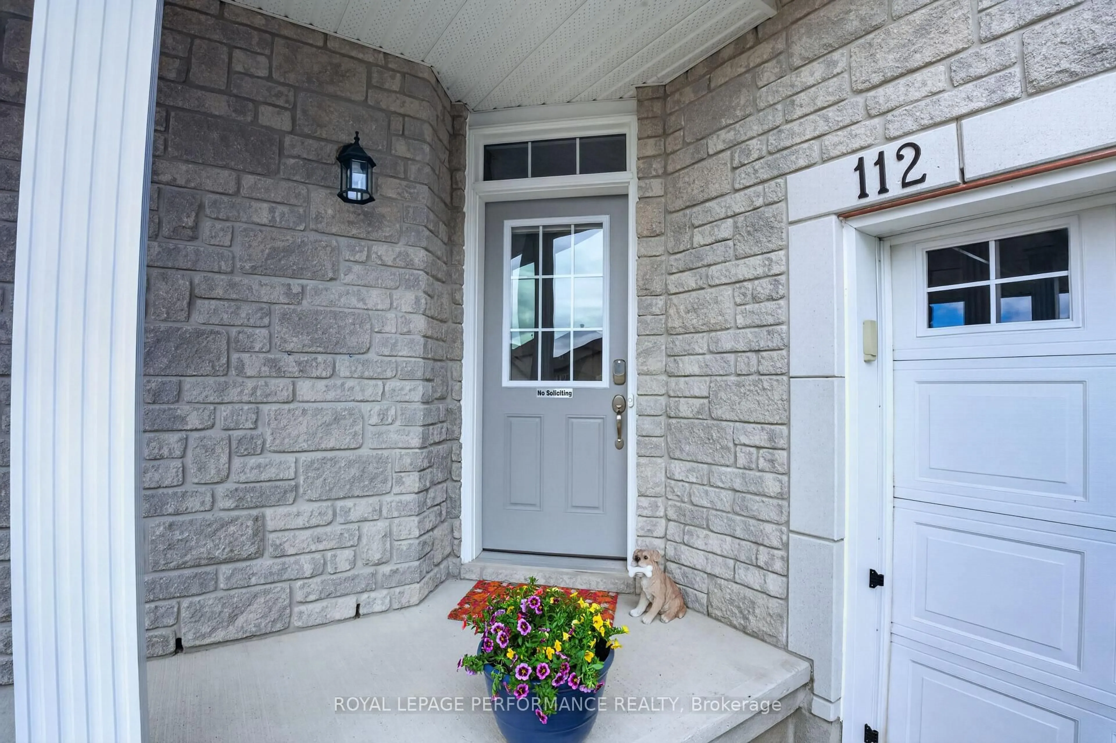 Indoor entryway for 112 Jade St, Clarence-Rockland Ontario K4K 0C8