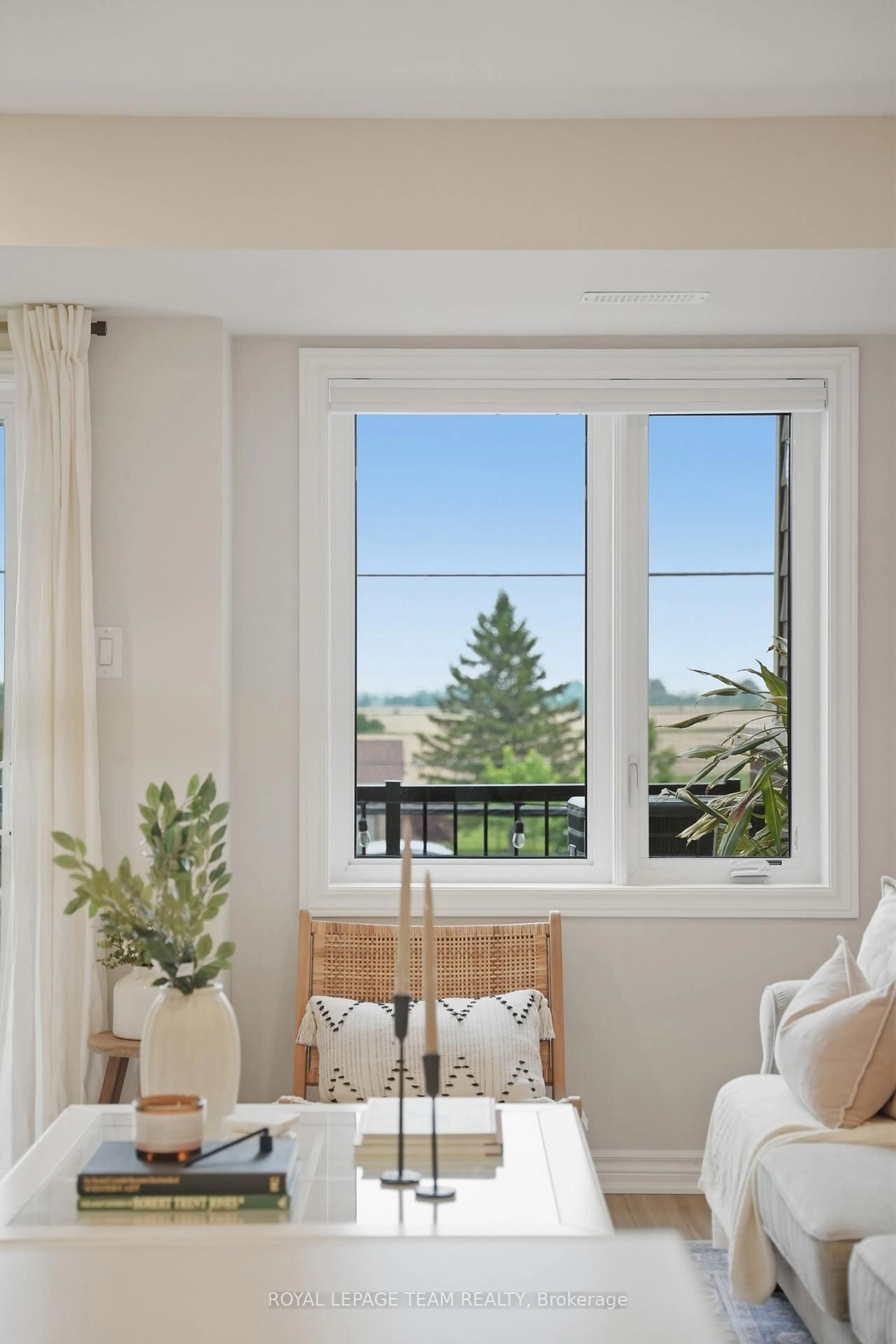 A pic of a room for 718 Lapland Private, Ottawa Ontario K2V 0S4