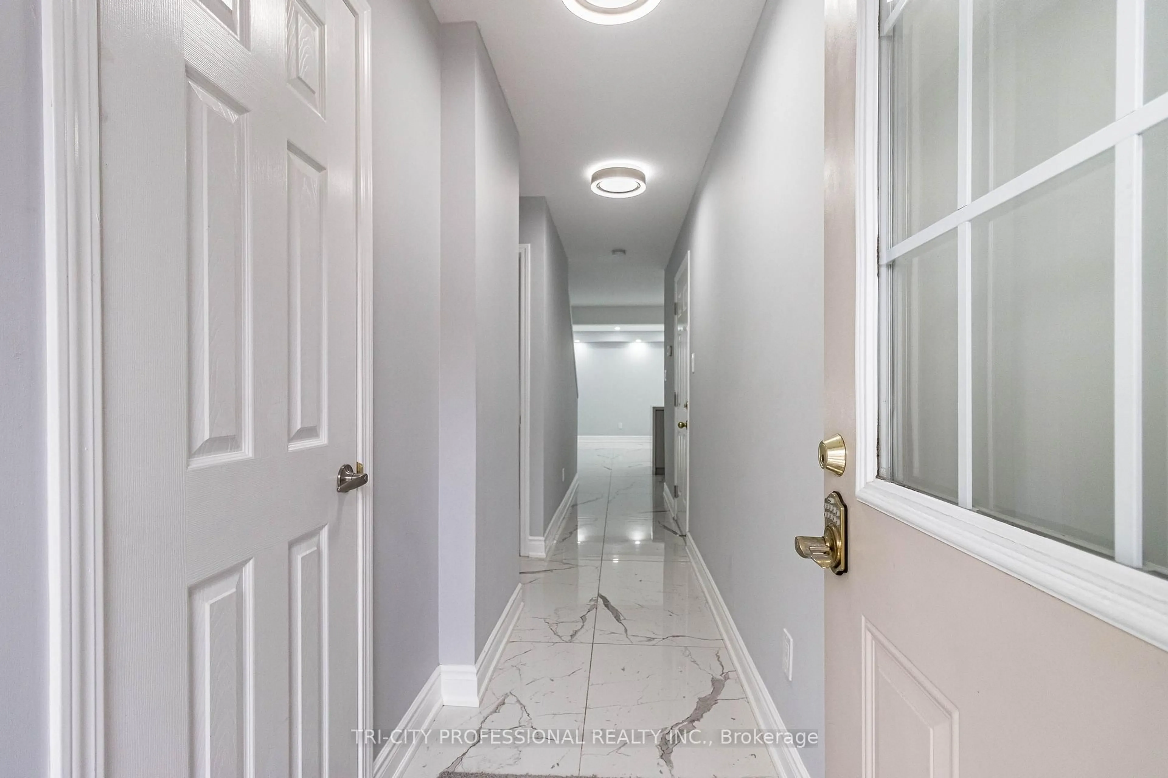 Indoor entryway for 355 Fisher Mills Rd #94, Cambridge Ontario N3C 2V3