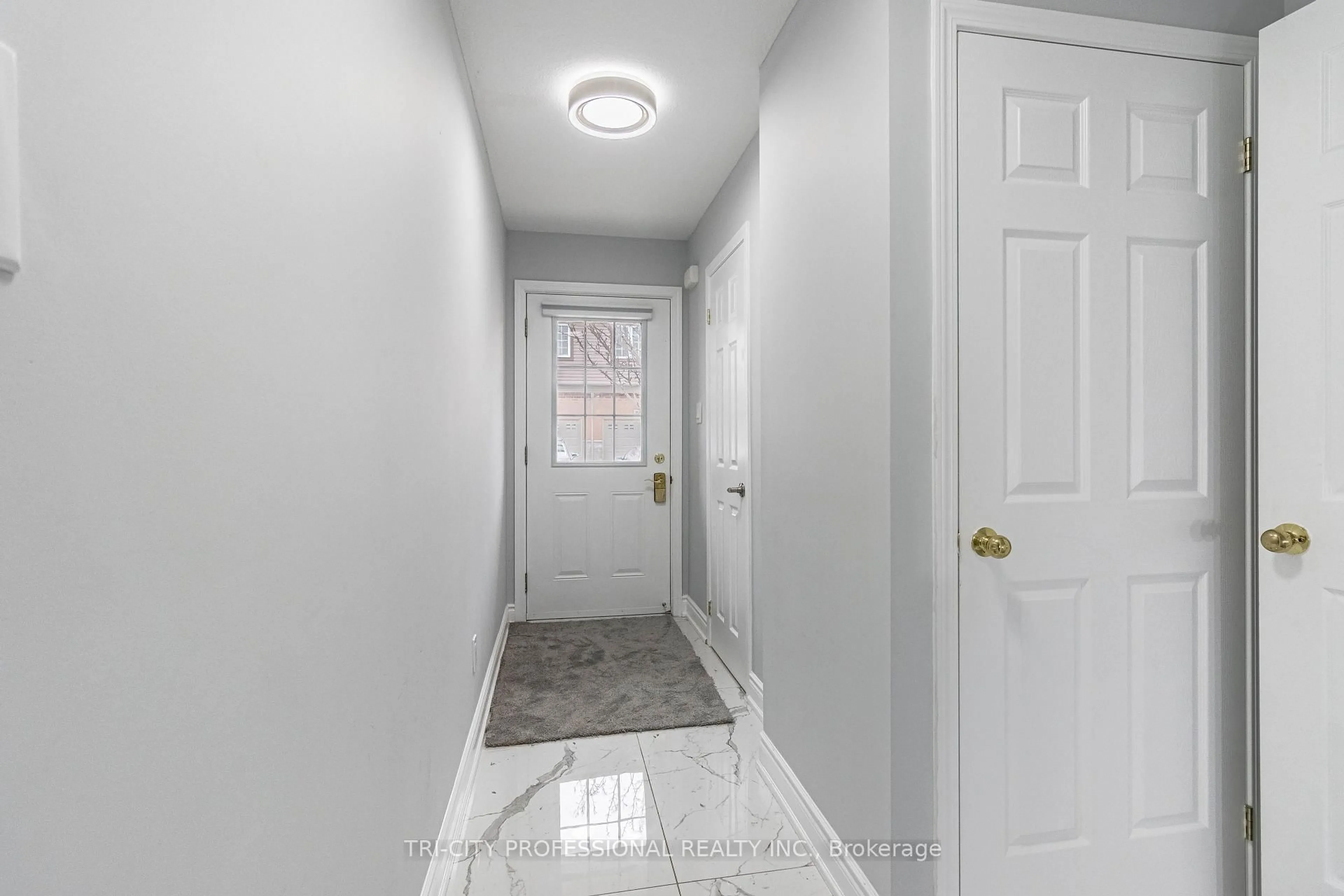 Indoor entryway for 355 Fisher Mills Rd #94, Cambridge Ontario N3C 2V3