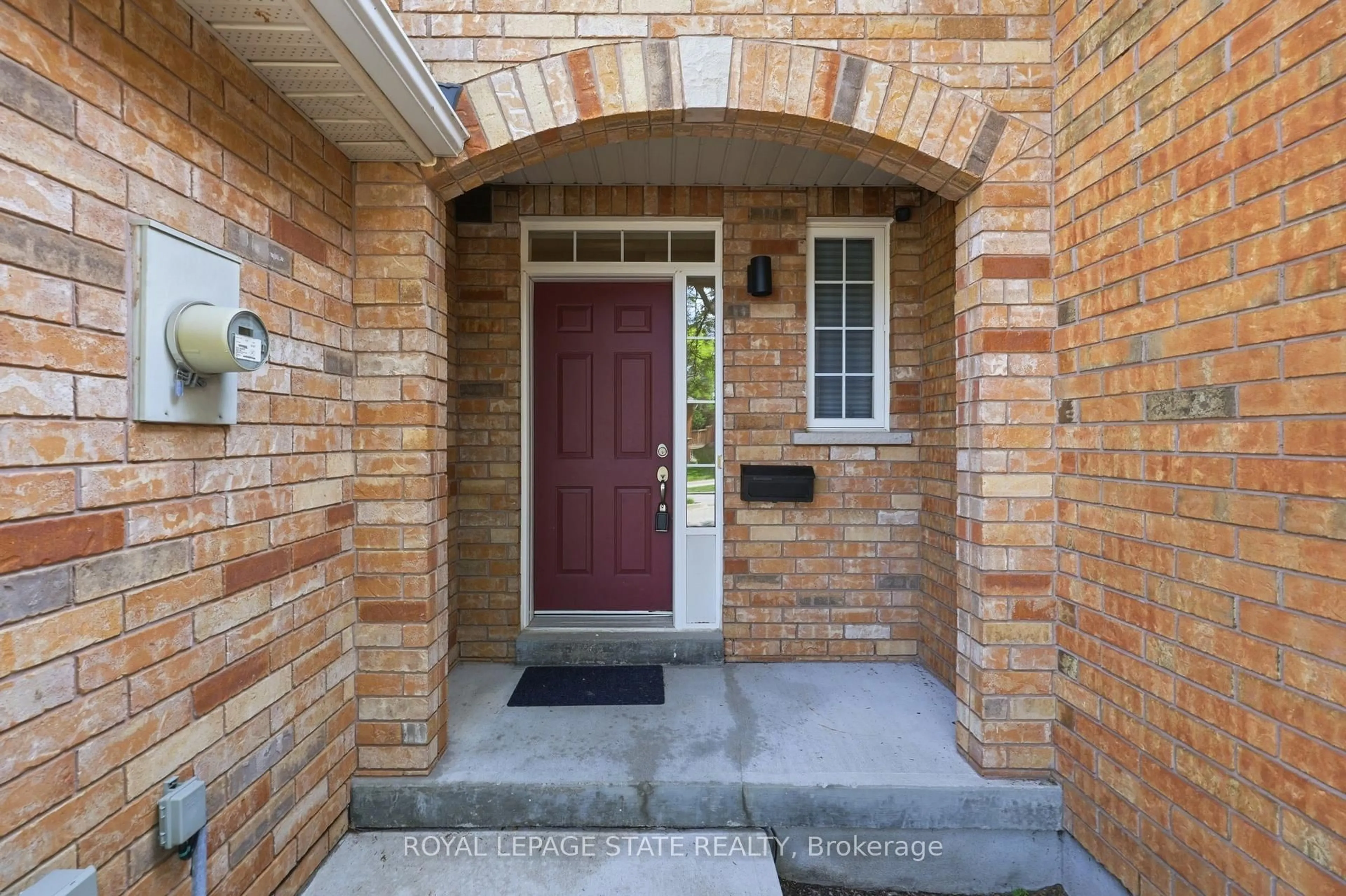 Indoor entryway for 10 Davidson Blvd #24, Hamilton Ontario L9H 7N9