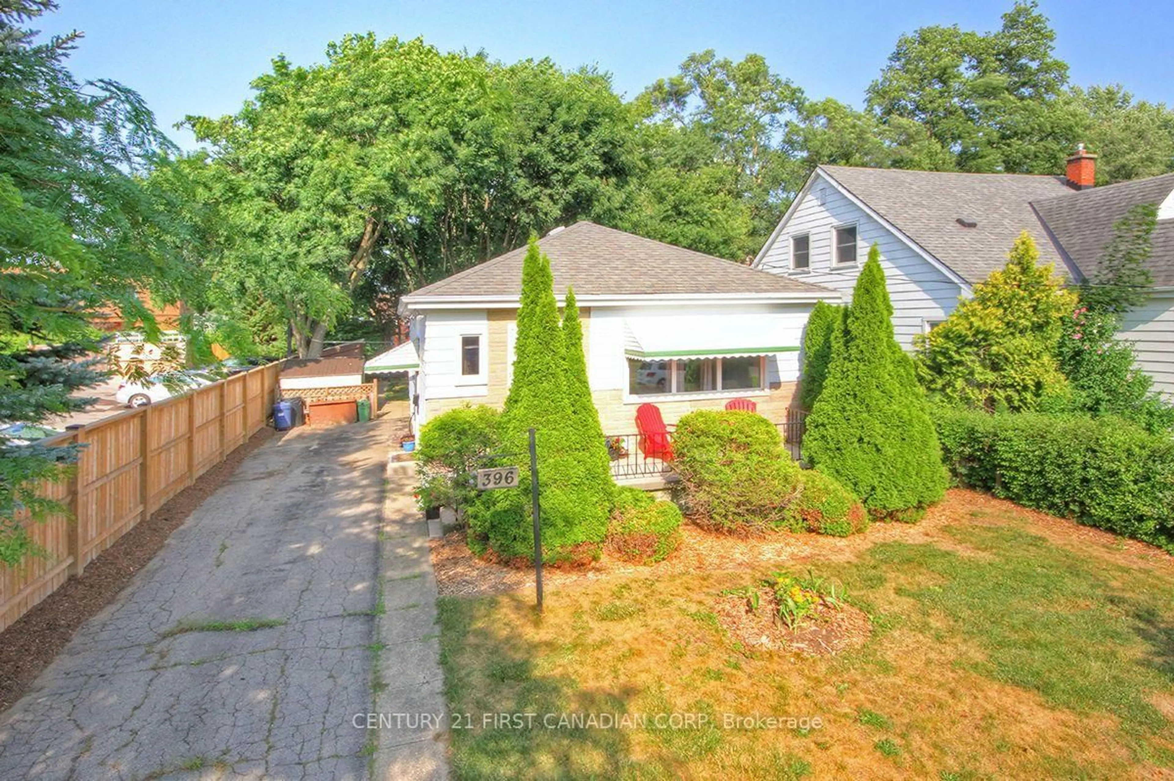 A pic from outside/outdoor area/front of a property/back of a property/a pic from drone, street for 396 Avondale Rd, London East Ontario N5W 5B7