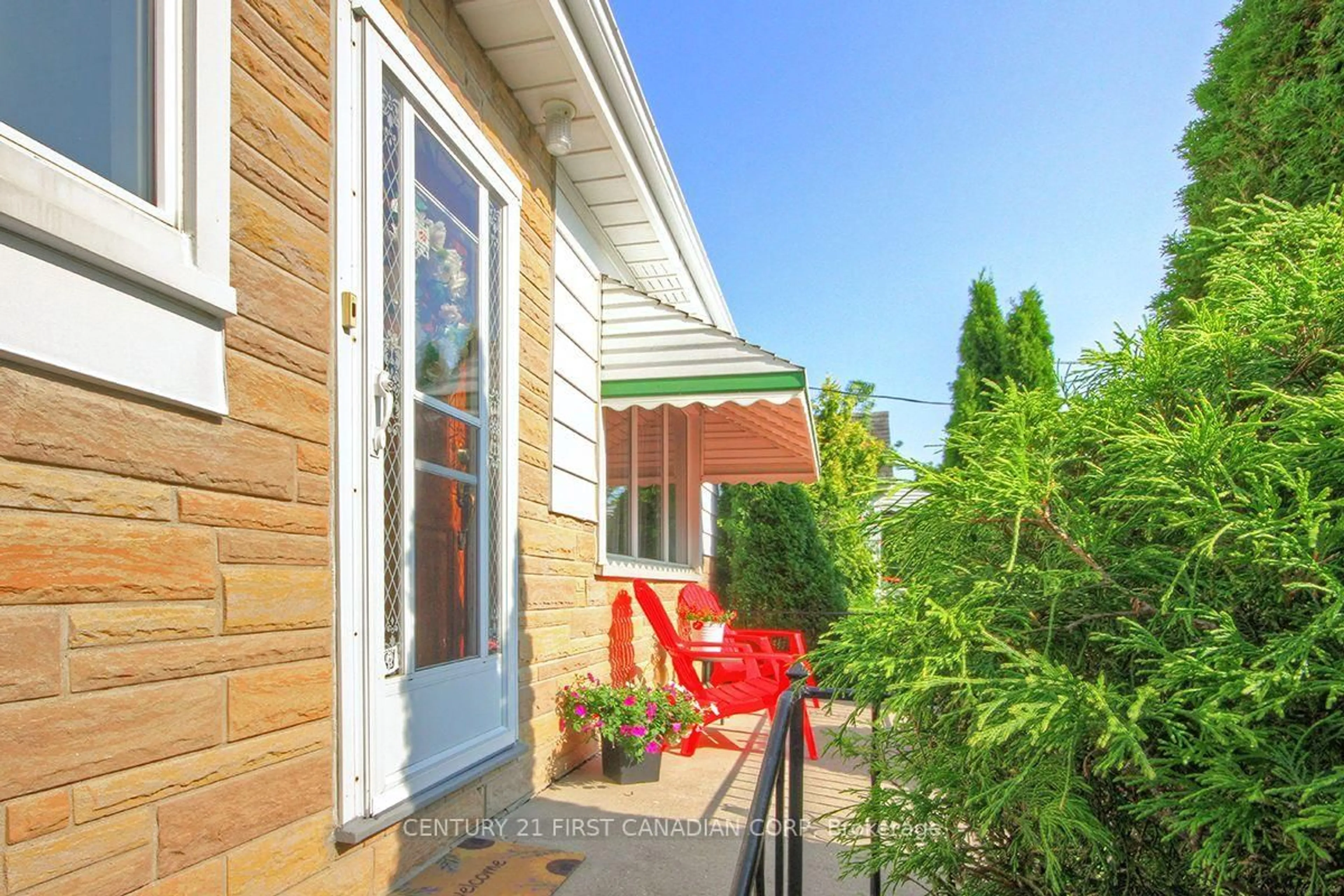 Patio, street for 396 Avondale Rd, London East Ontario N5W 5B7
