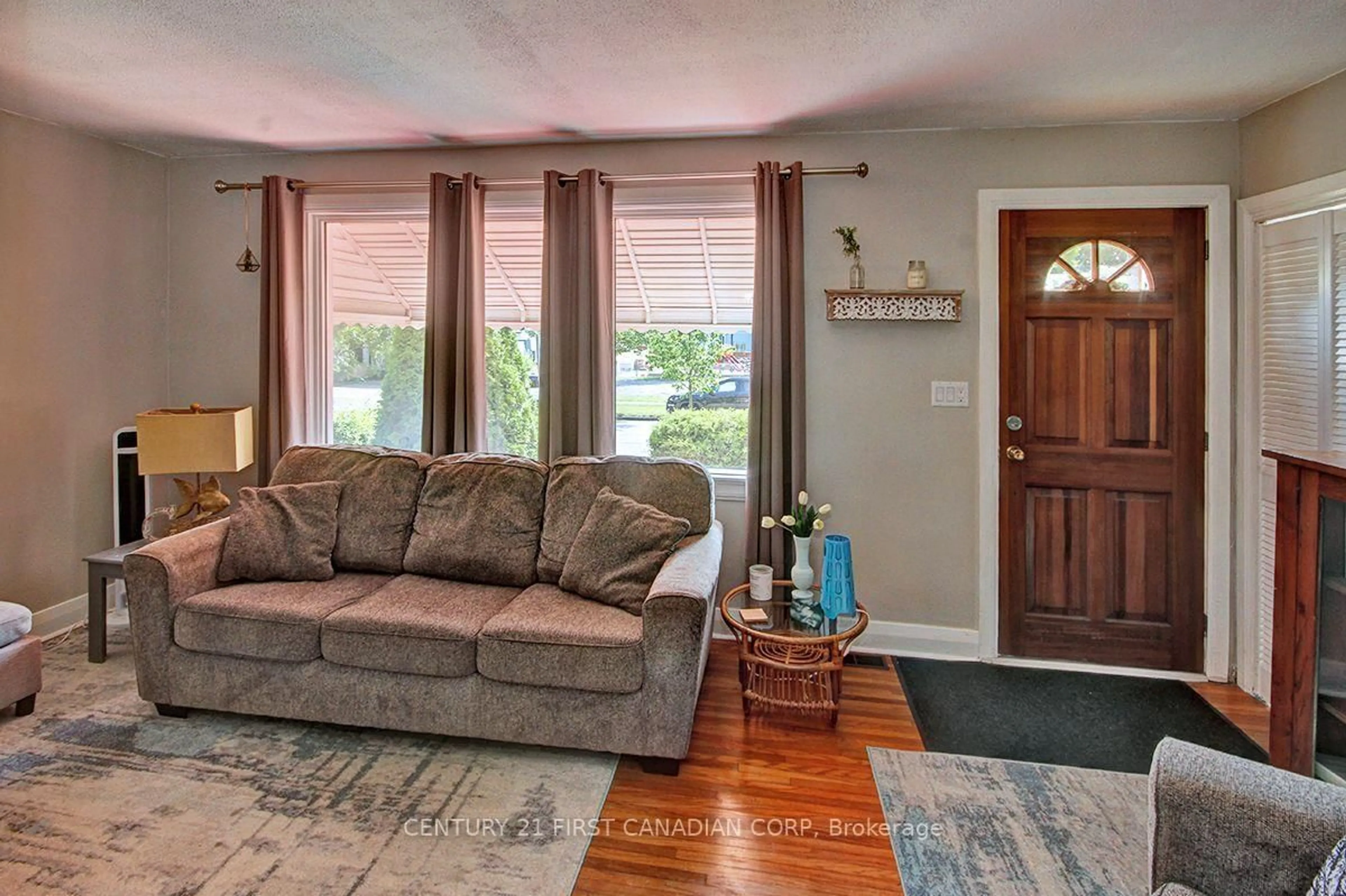 Living room with furniture, unknown for 396 Avondale Rd, London East Ontario N5W 5B7