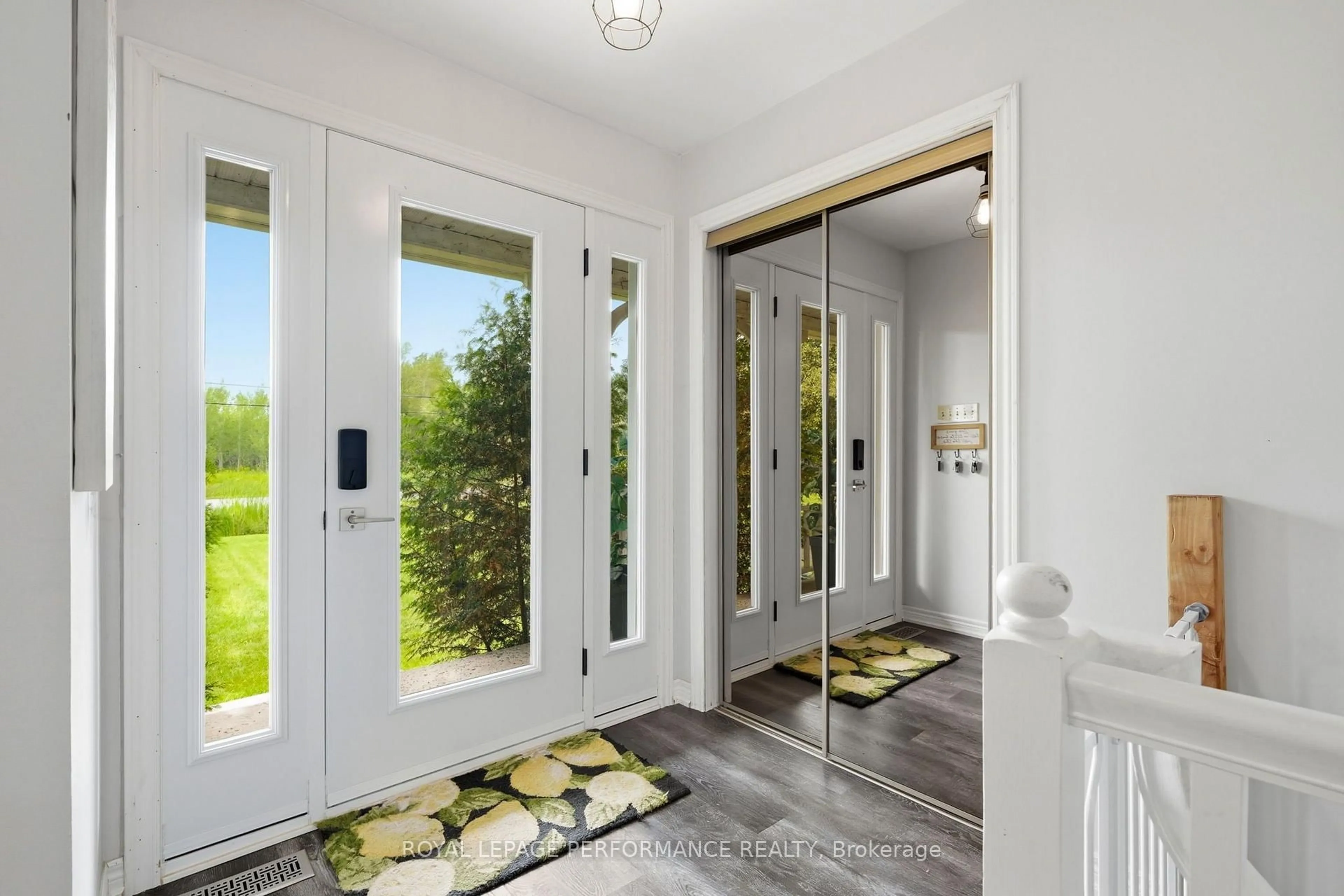 Indoor entryway for 3230 Pattee Rd, Champlain Ontario K6A 2R2