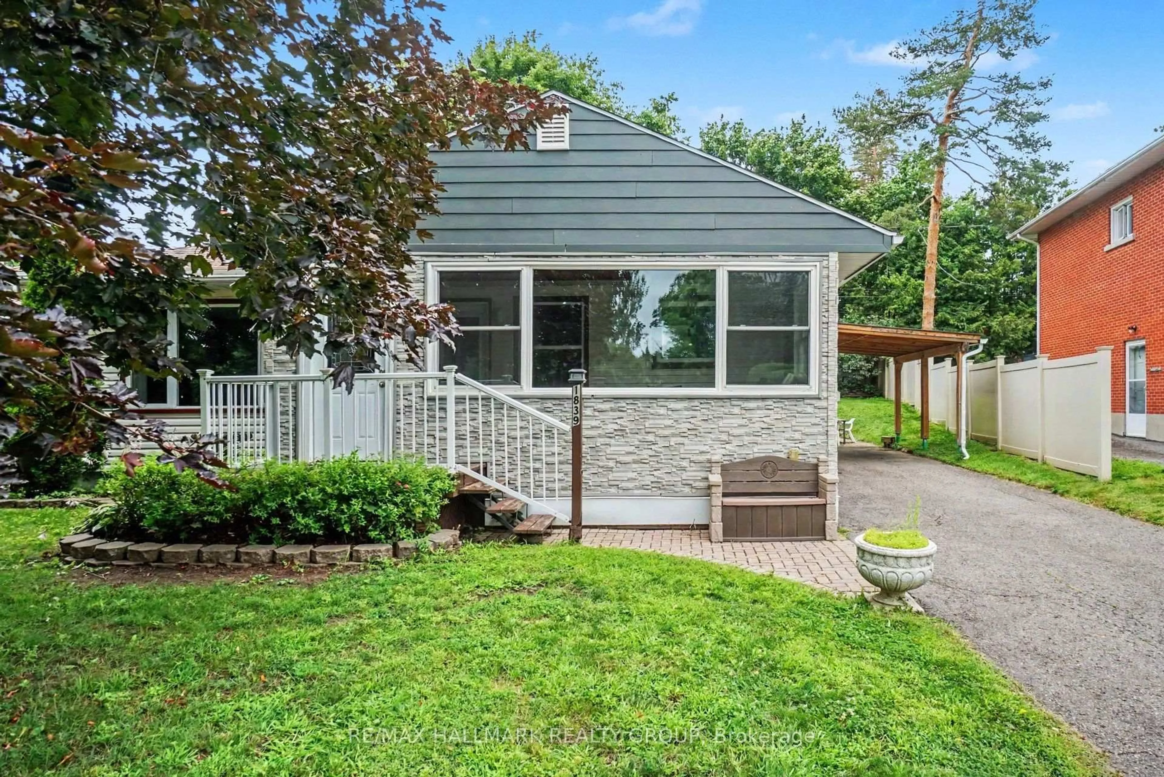 Home with vinyl exterior material, street for 1839 Hutton Ave, Ottawa Ontario K1G 1M1