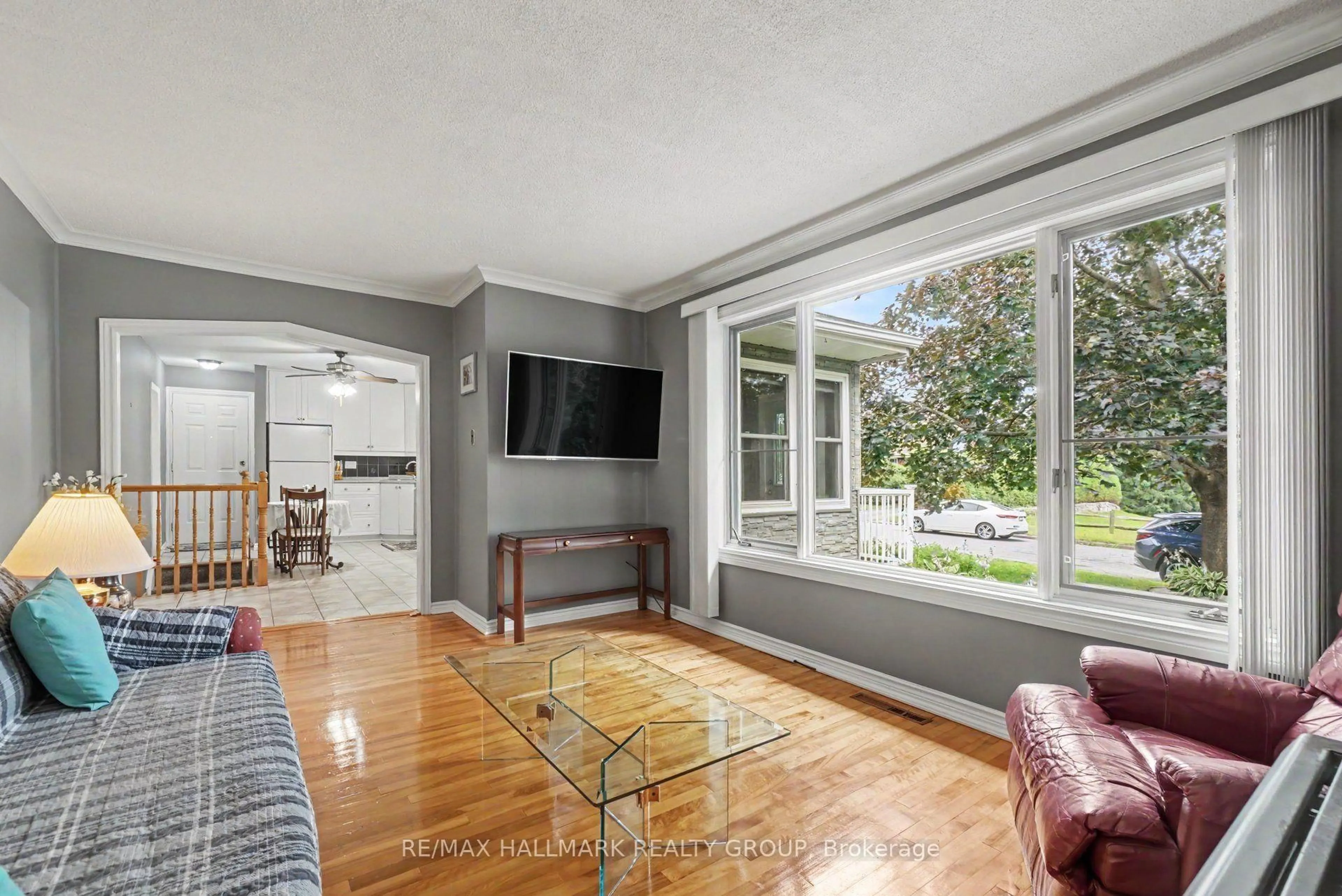 Living room with furniture, unknown for 1839 Hutton Ave, Ottawa Ontario K1G 1M1