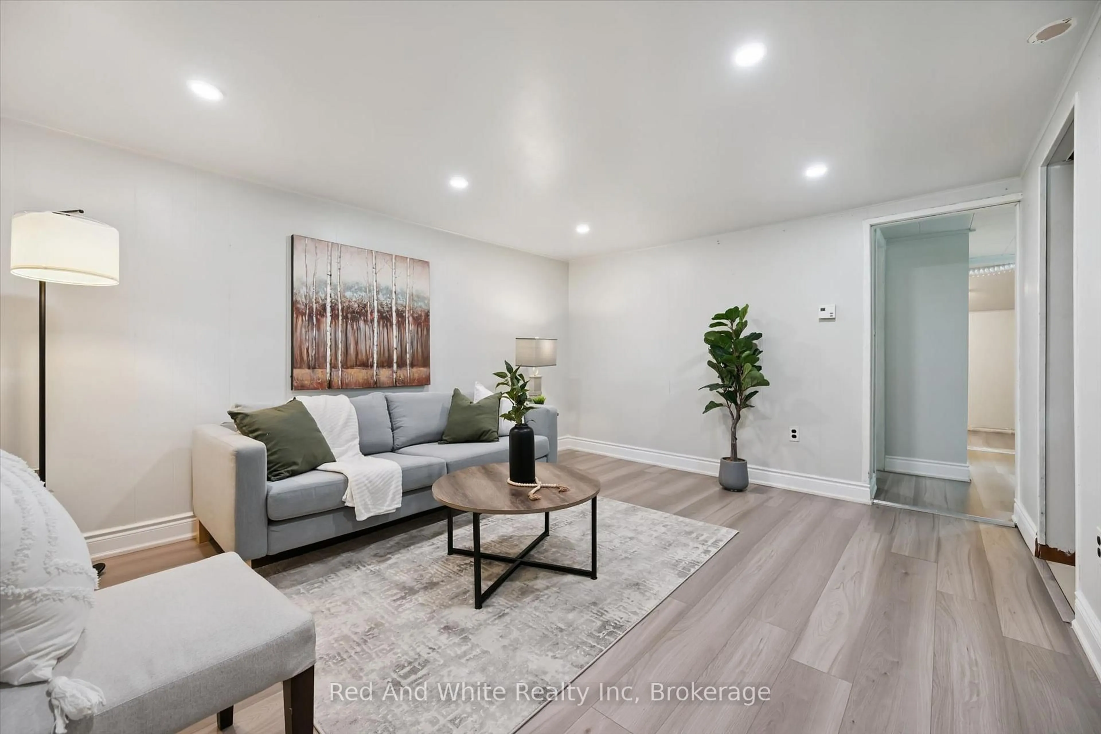 Living room with furniture, wood/laminate floor for 1267 Hamilton St, Cambridge Ontario N3H 3G4