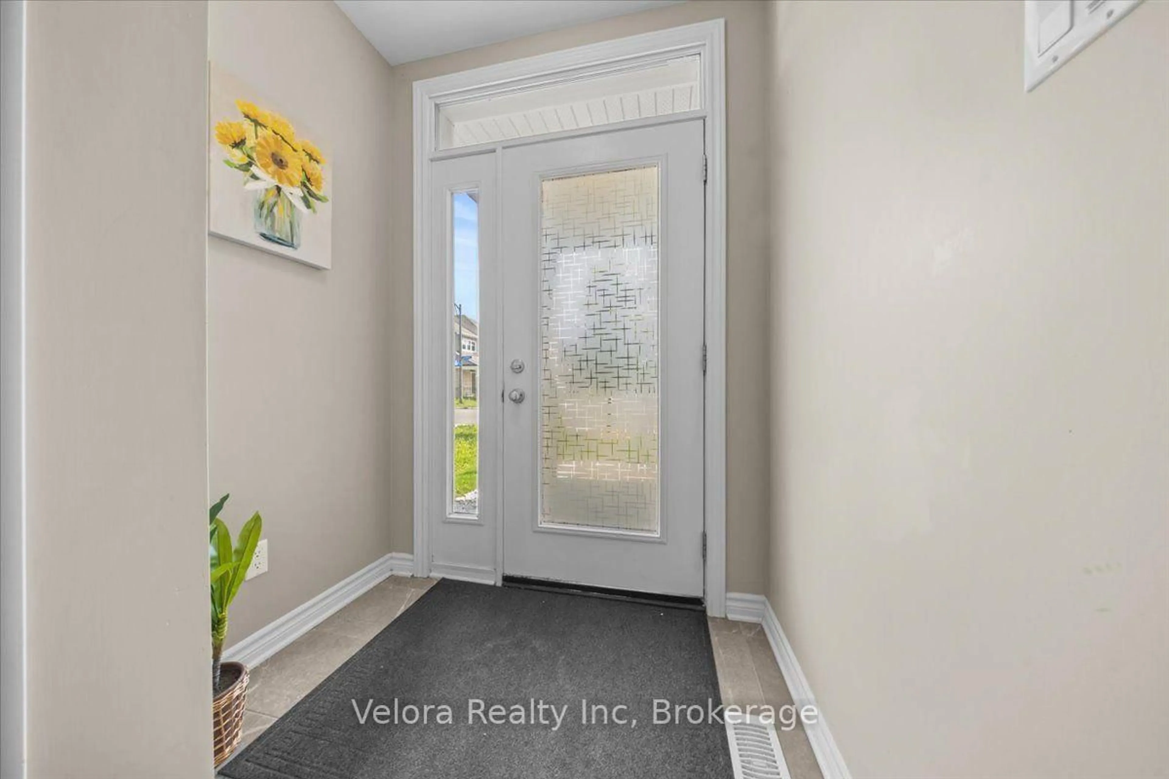Indoor entryway for 608 Vivera Pl, Ottawa Ontario K2S 2M9