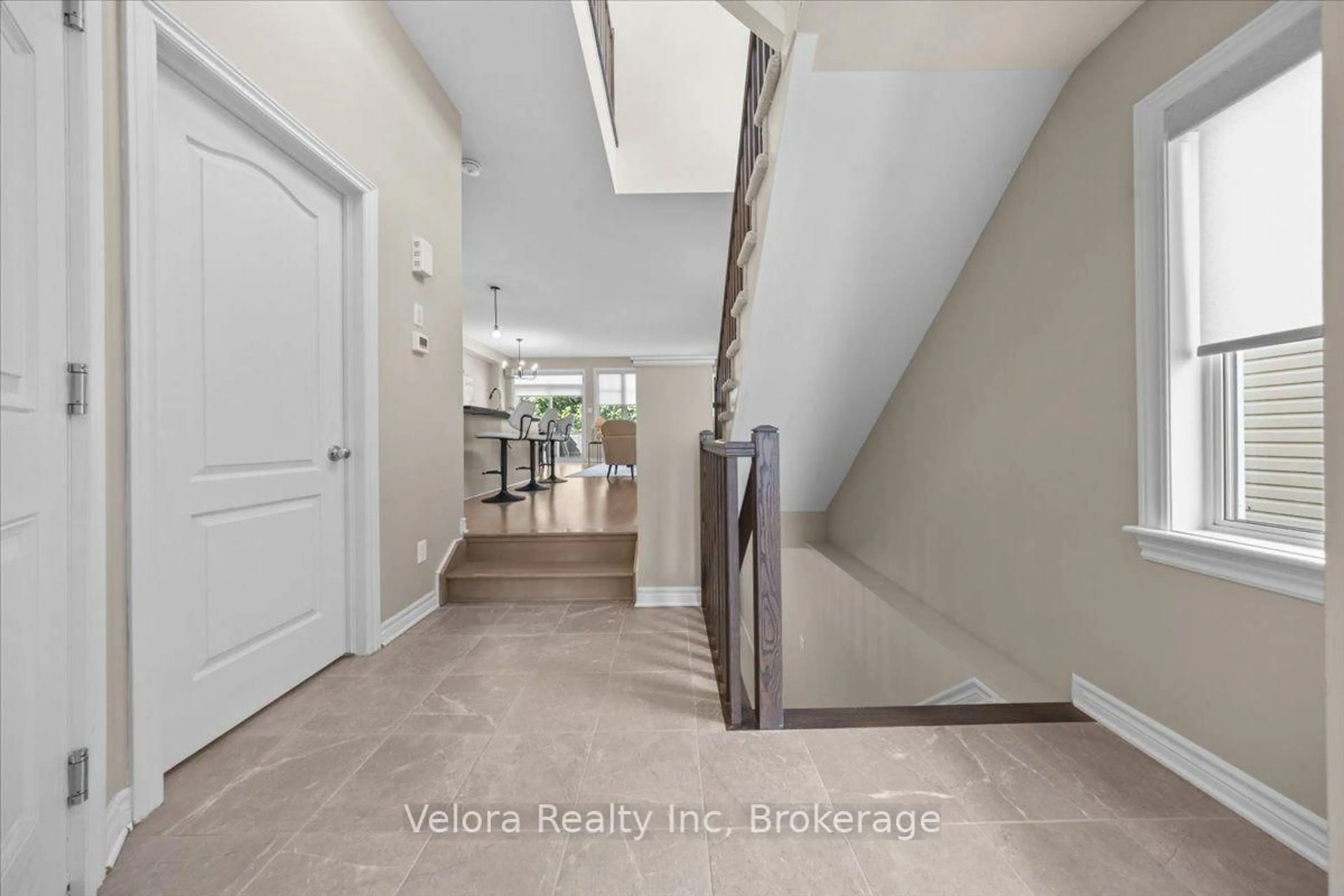 Indoor entryway for 608 Vivera Pl, Ottawa Ontario K2S 2M9