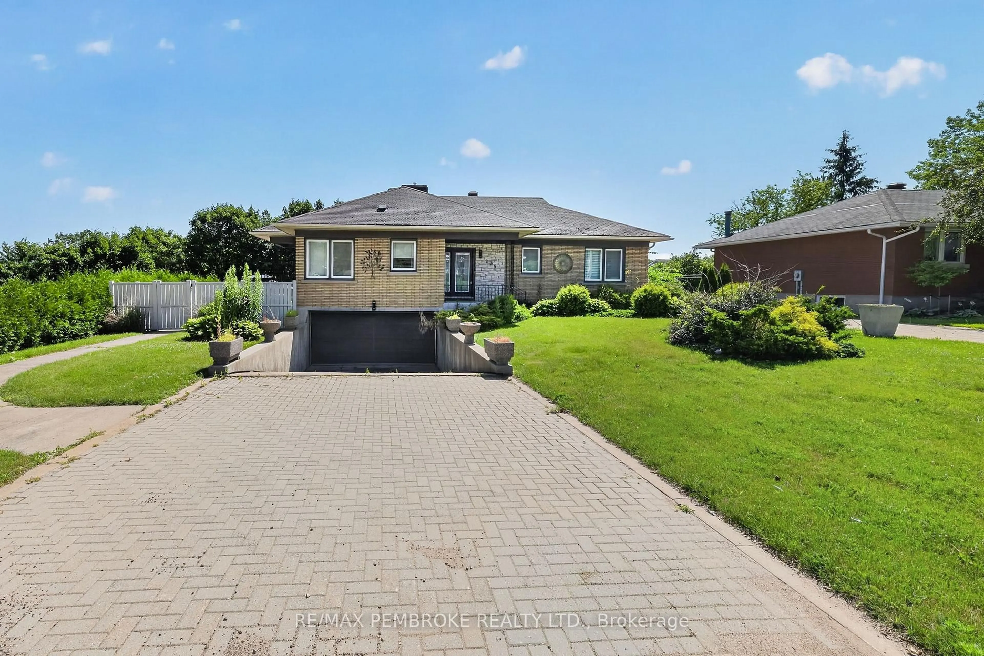 A pic from outside/outdoor area/front of a property/back of a property/a pic from drone, street for 235 Broadview Dr, Pembroke Ontario K8A 2A1