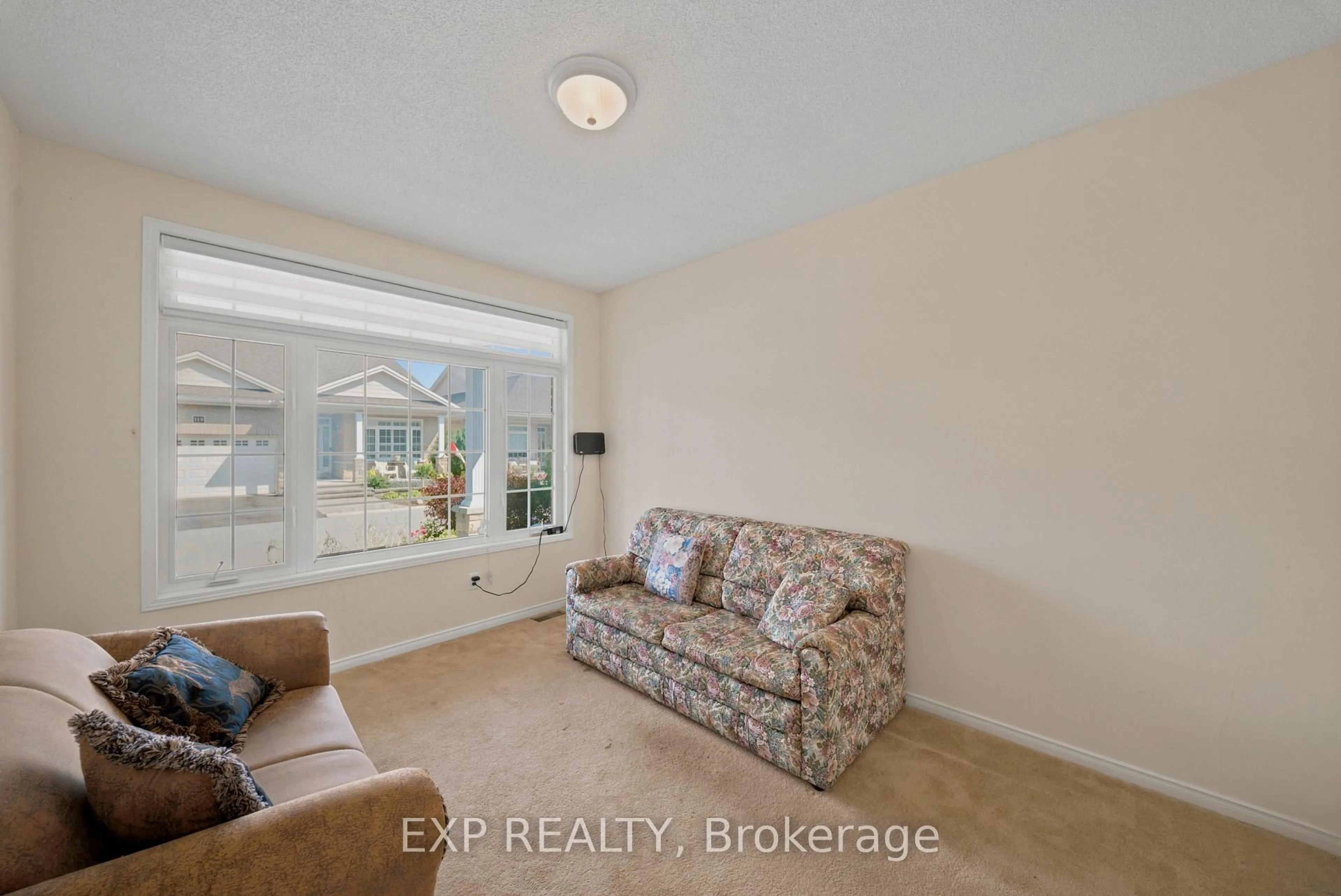 Living room with furniture, unknown for 113 Maple Key Private, Ottawa Ontario K1T 0E1