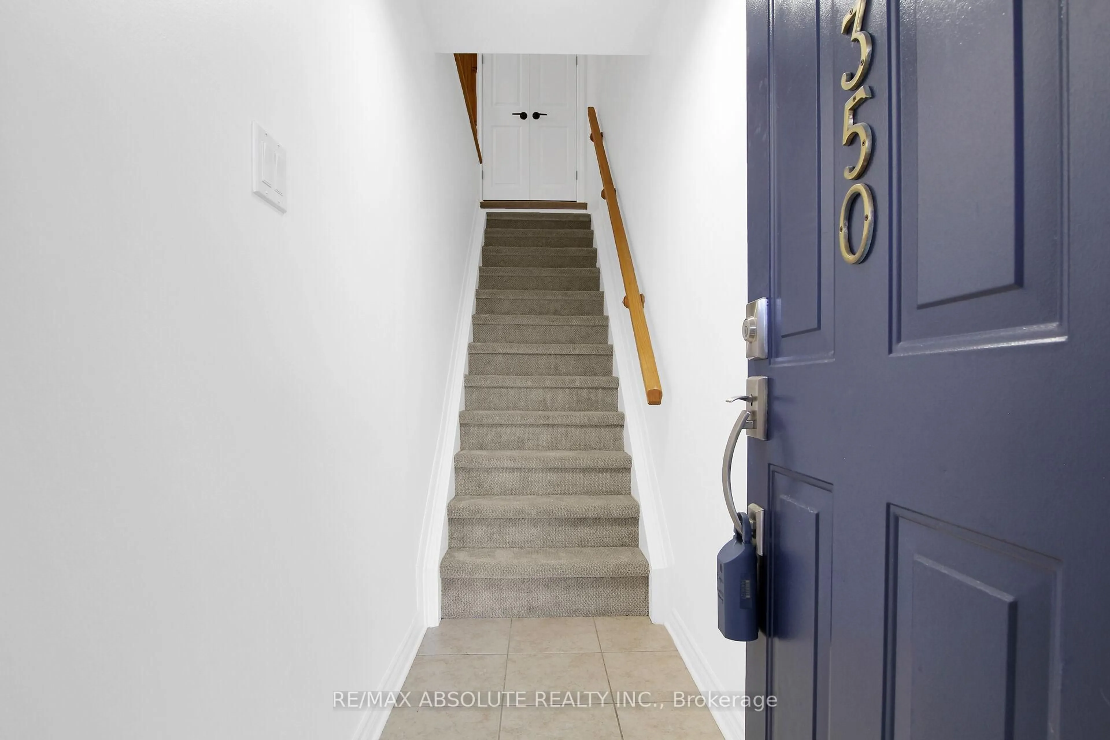 Unknown for 1350 Guthrie St, Ottawa Ontario K2H 1G8