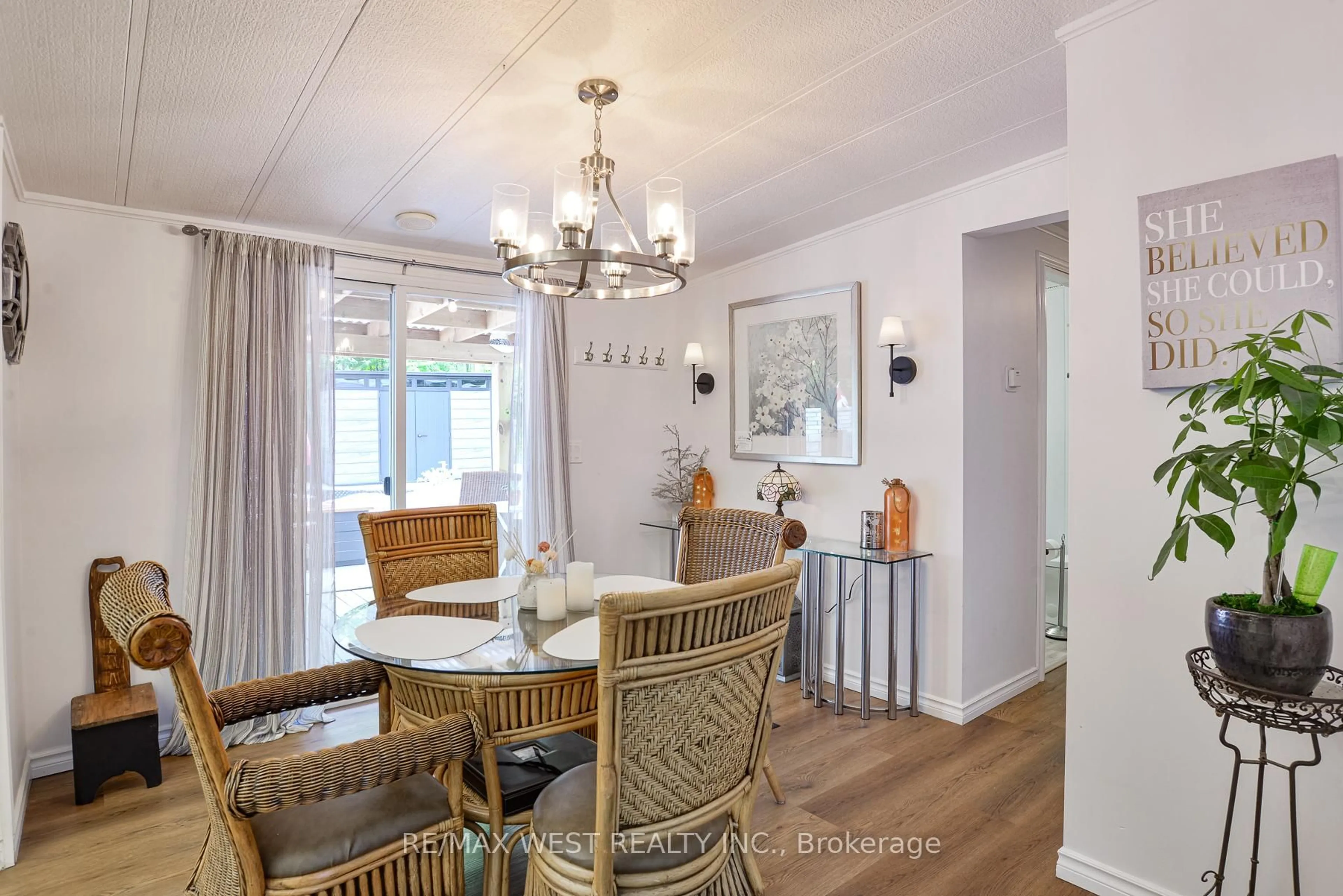Dining room, wood/laminate floor for 1007 Racoon Rd #100, Gravenhurst Ontario P1P 0C4