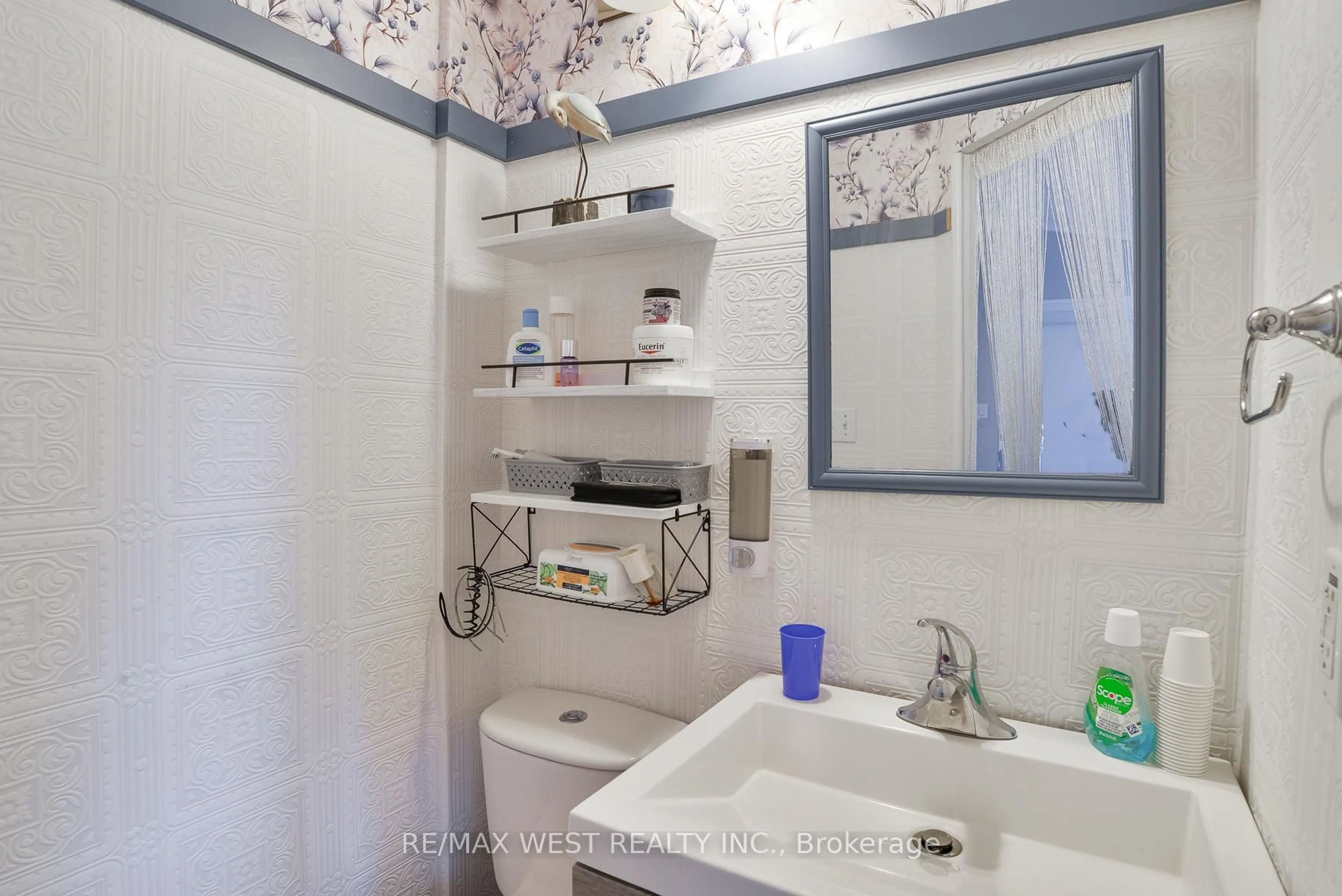 Standard bathroom, ceramic/tile floor for 1007 Racoon Rd #100, Gravenhurst Ontario P1P 0C4
