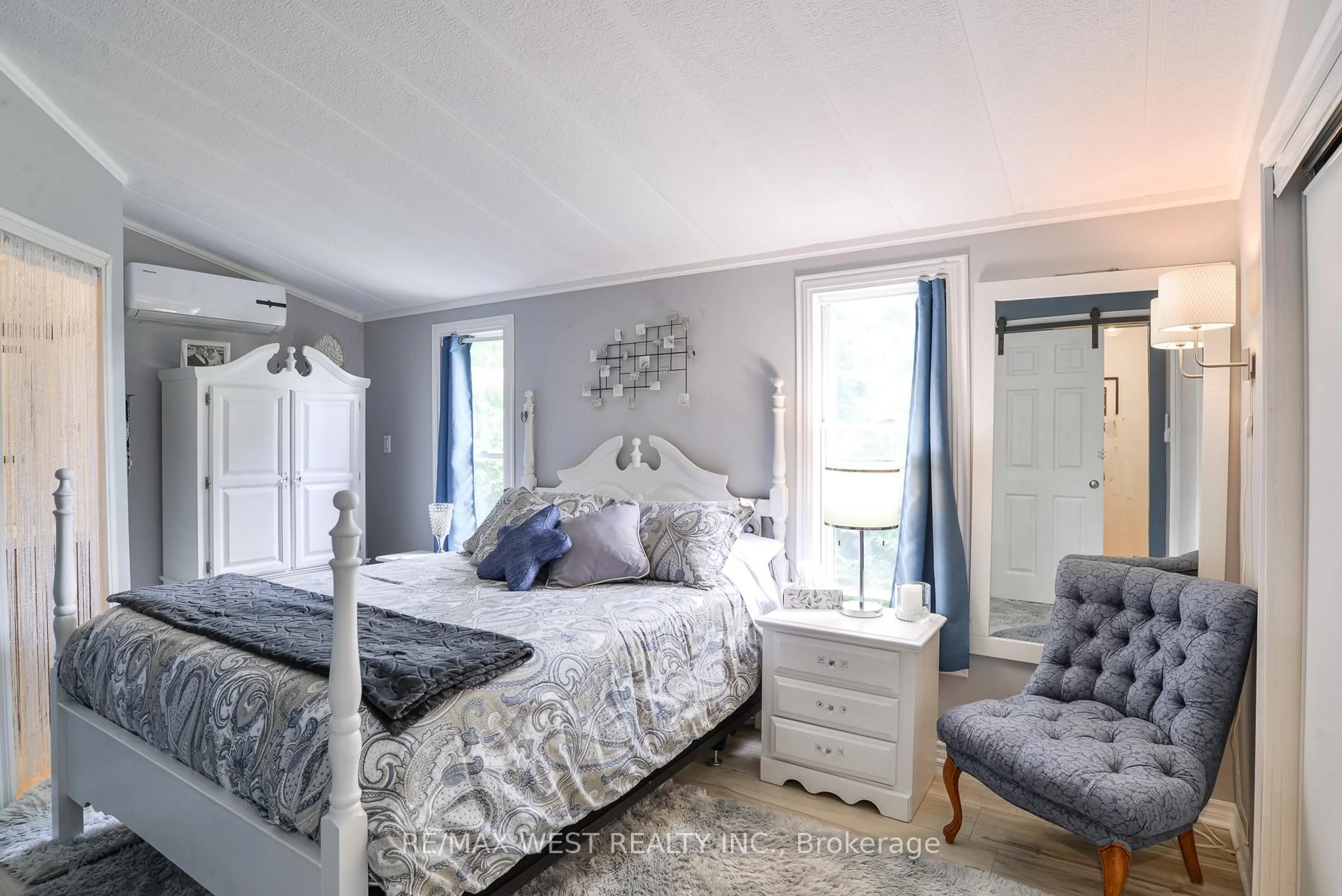 Bedroom with bed, unknown for 1007 Racoon Rd #100, Gravenhurst Ontario P1P 0C4
