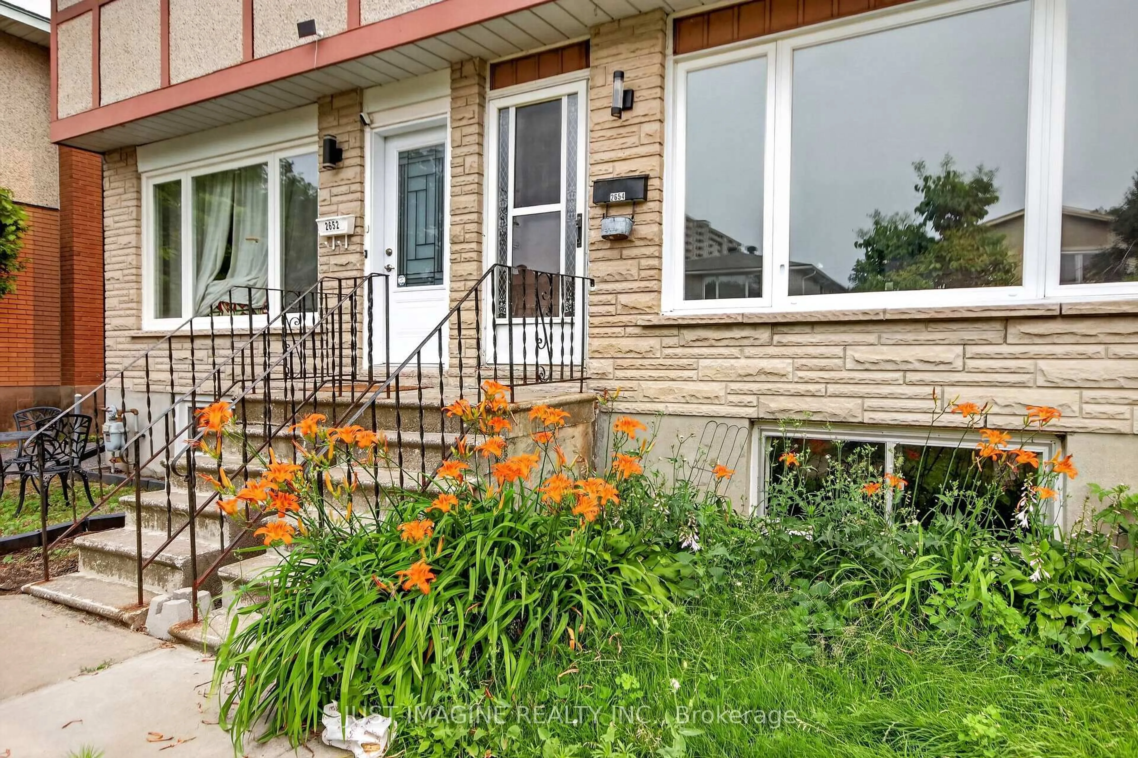 Unknown for 2654 Conn St, Ottawa Ontario K2B 7C5