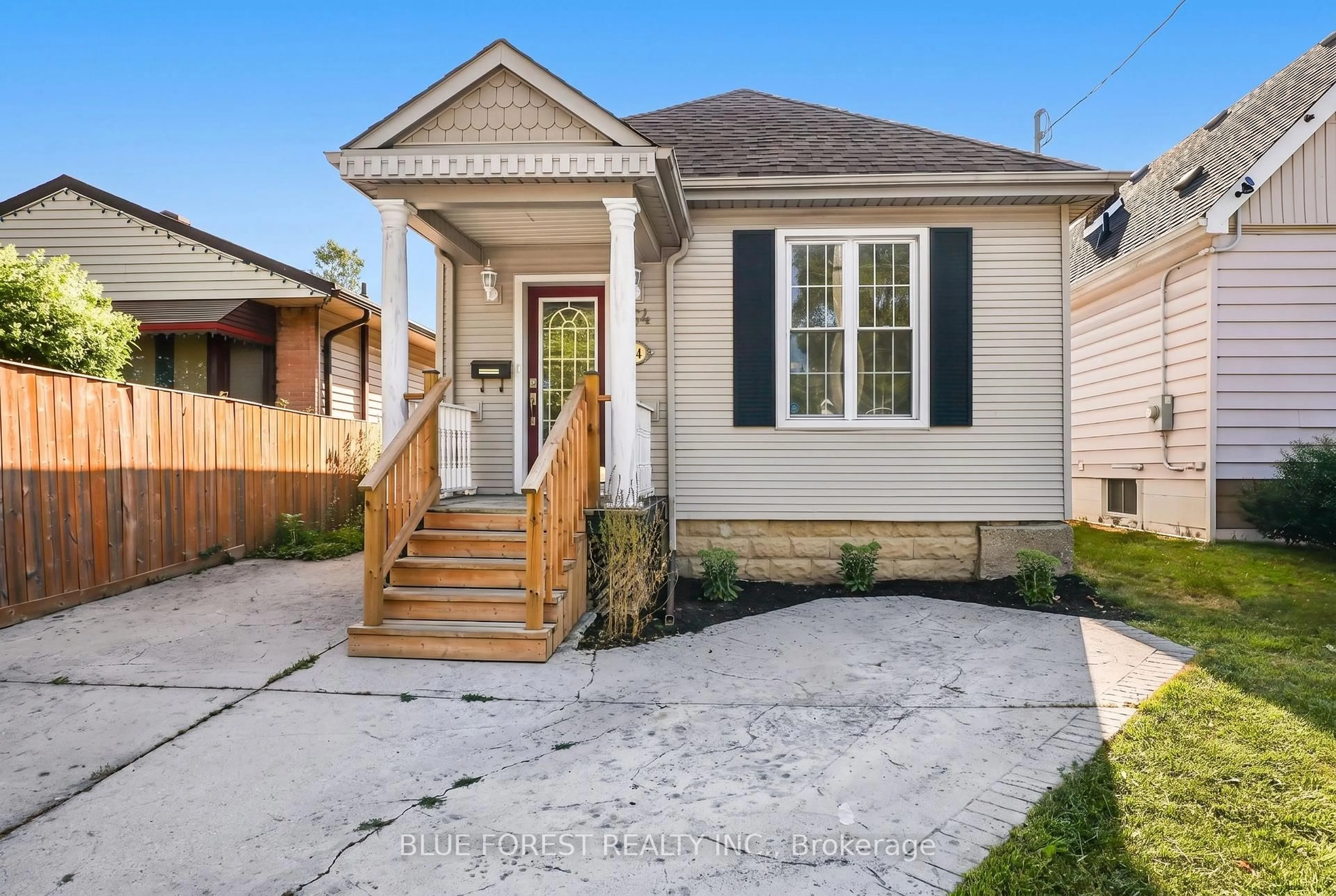 Home with vinyl exterior material, street for 764 Curry St, London East Ontario N5Y 1N6