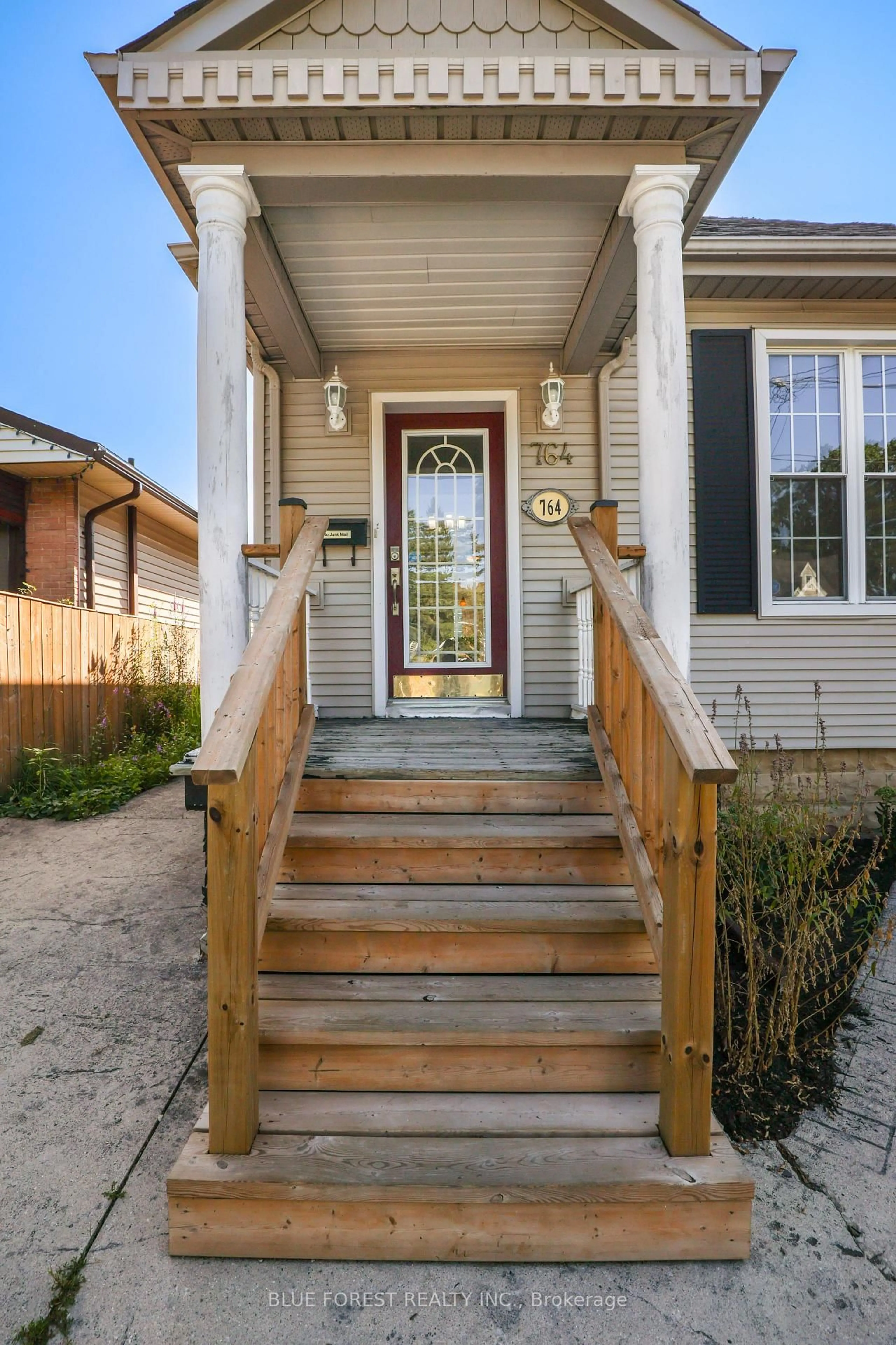 Unknown for 764 Curry St, London East Ontario N5Y 1N6