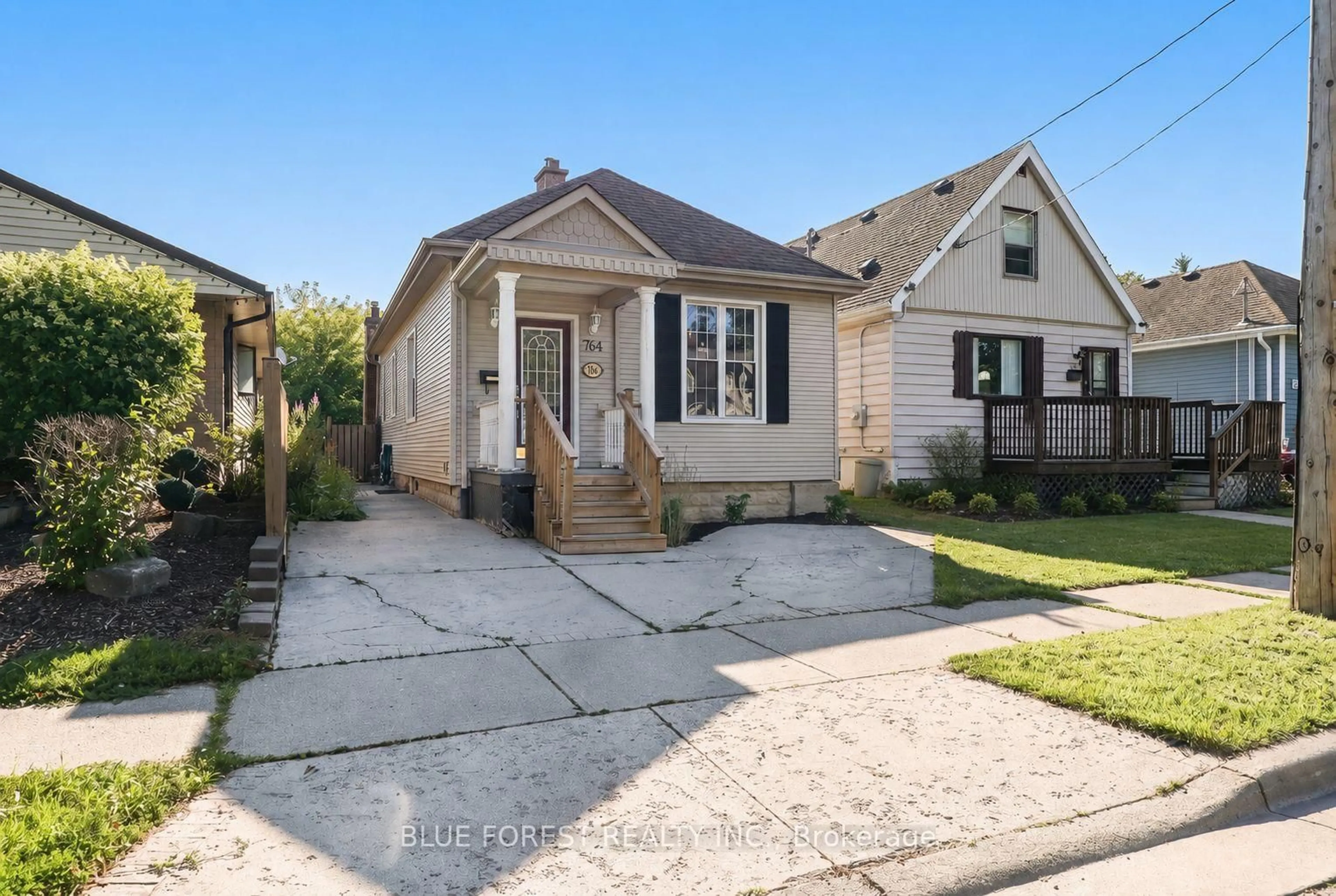 Unknown for 764 Curry St, London East Ontario N5Y 1N6