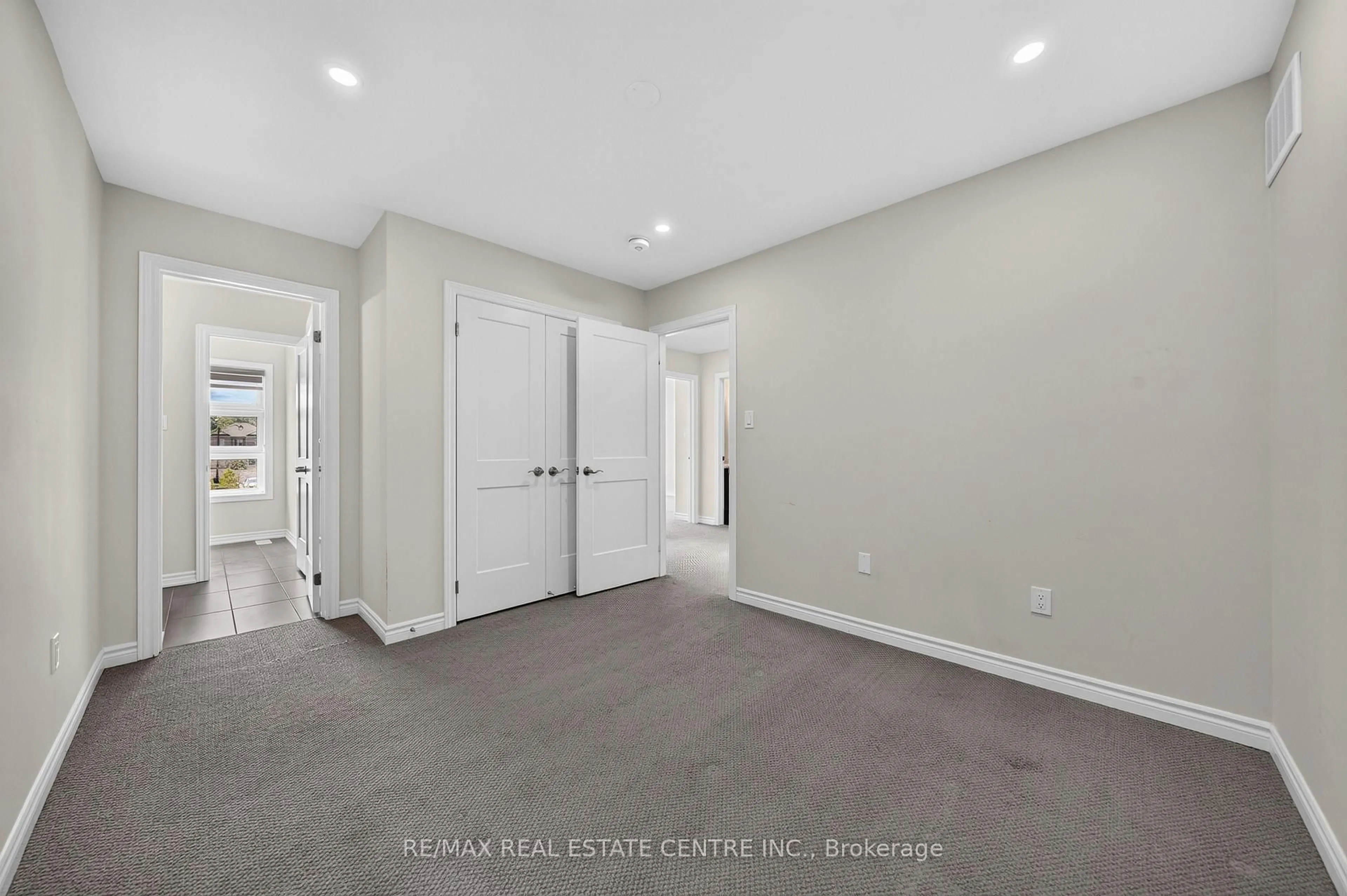 A pic of a room for 14 Heming St, Brant Ontario N3L 0M5