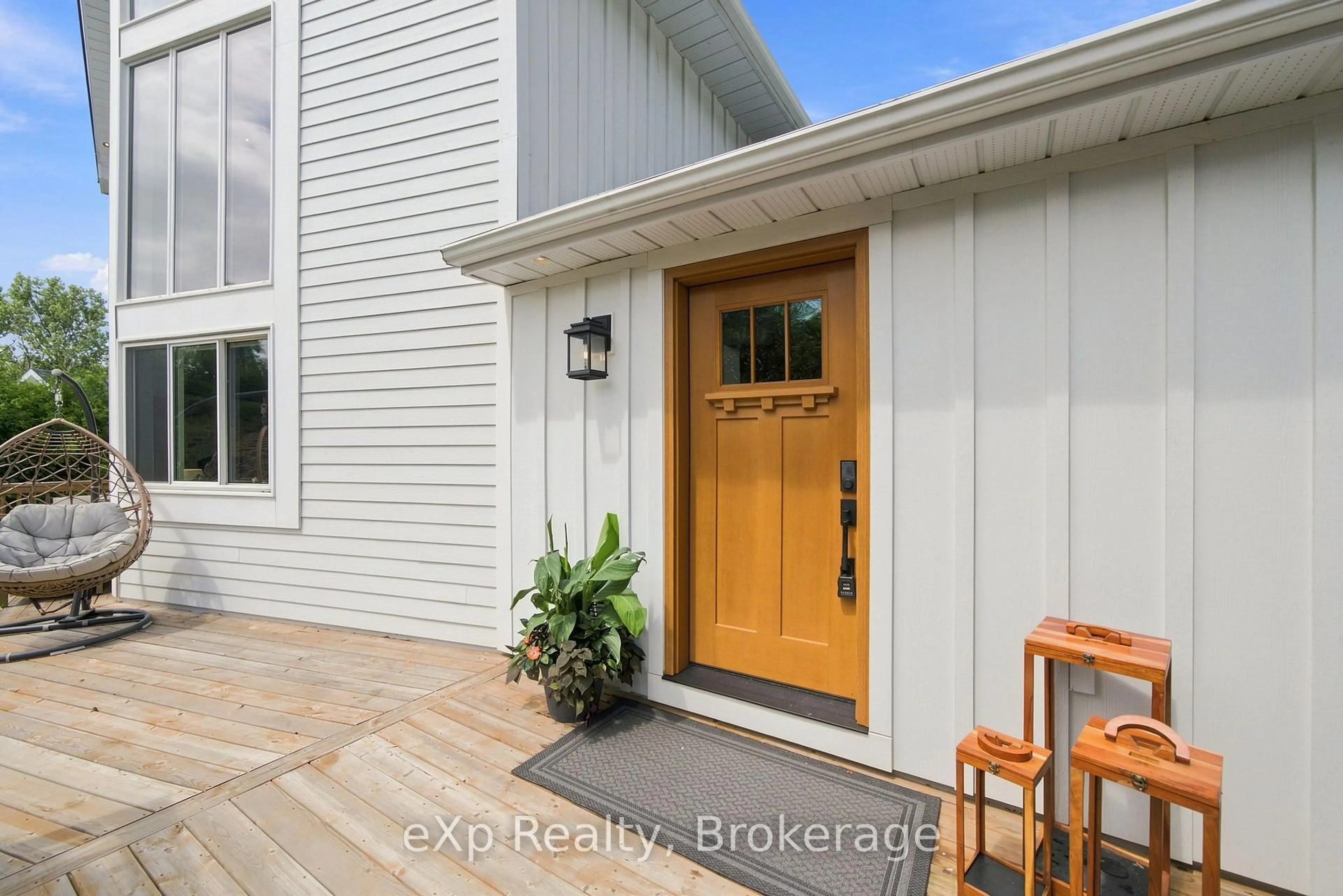 Indoor entryway for 7690 Bickle Hill Rd, Hamilton Township Ontario K9A 4J7