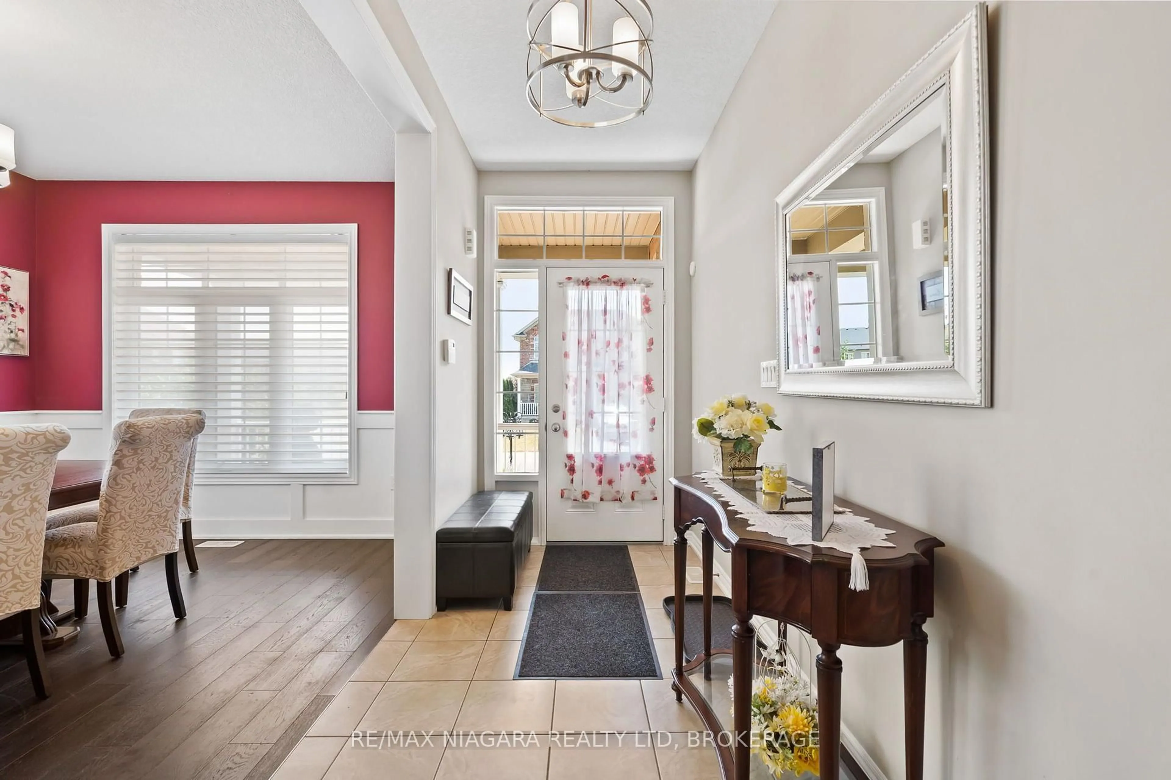Indoor entryway for 4385 Cinnamon Grve, Niagara Falls Ontario L2G 0G2
