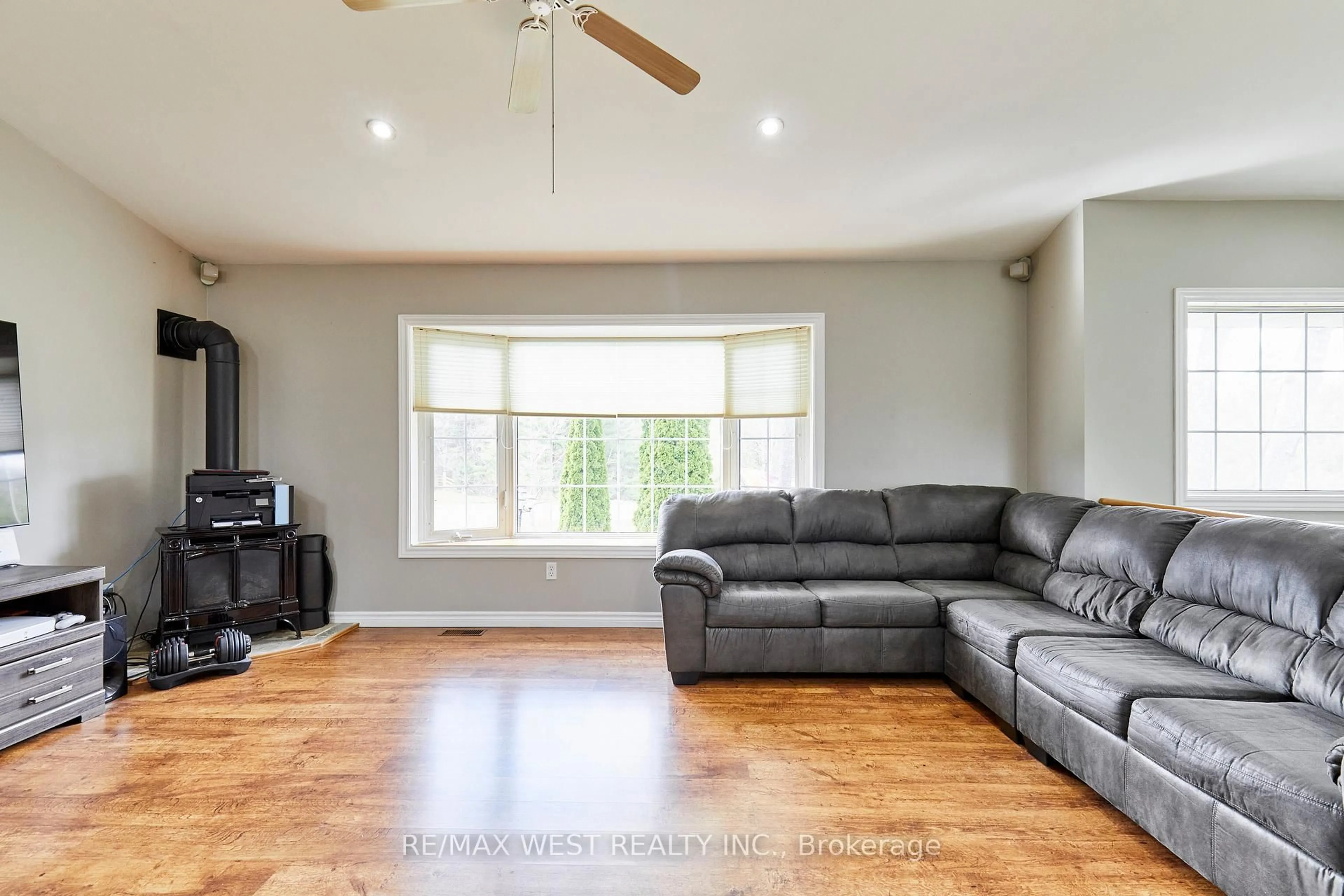 Living room with furniture, unknown for 10913 County 9 Road, Alnwick/Haldimand Ontario K0K 2X0