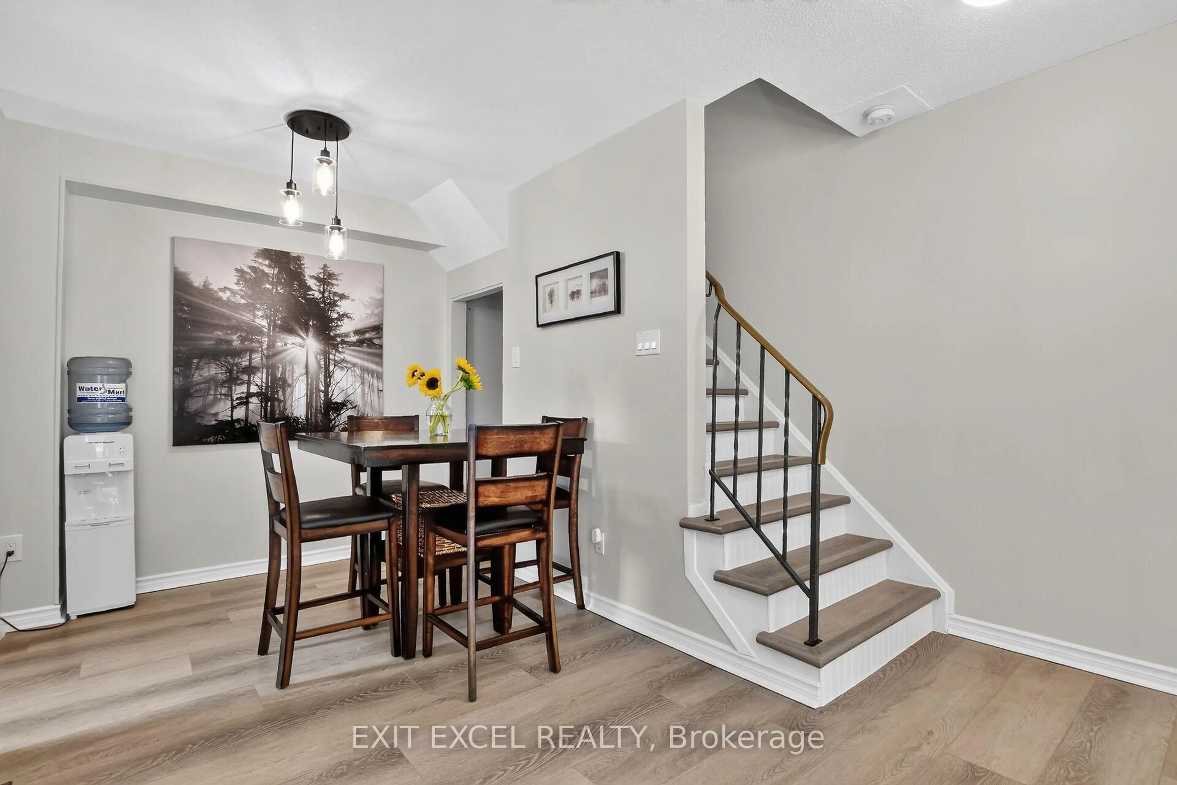 Indoor entryway for 34A Forester Cres, Ottawa Ontario K2H 8Y2