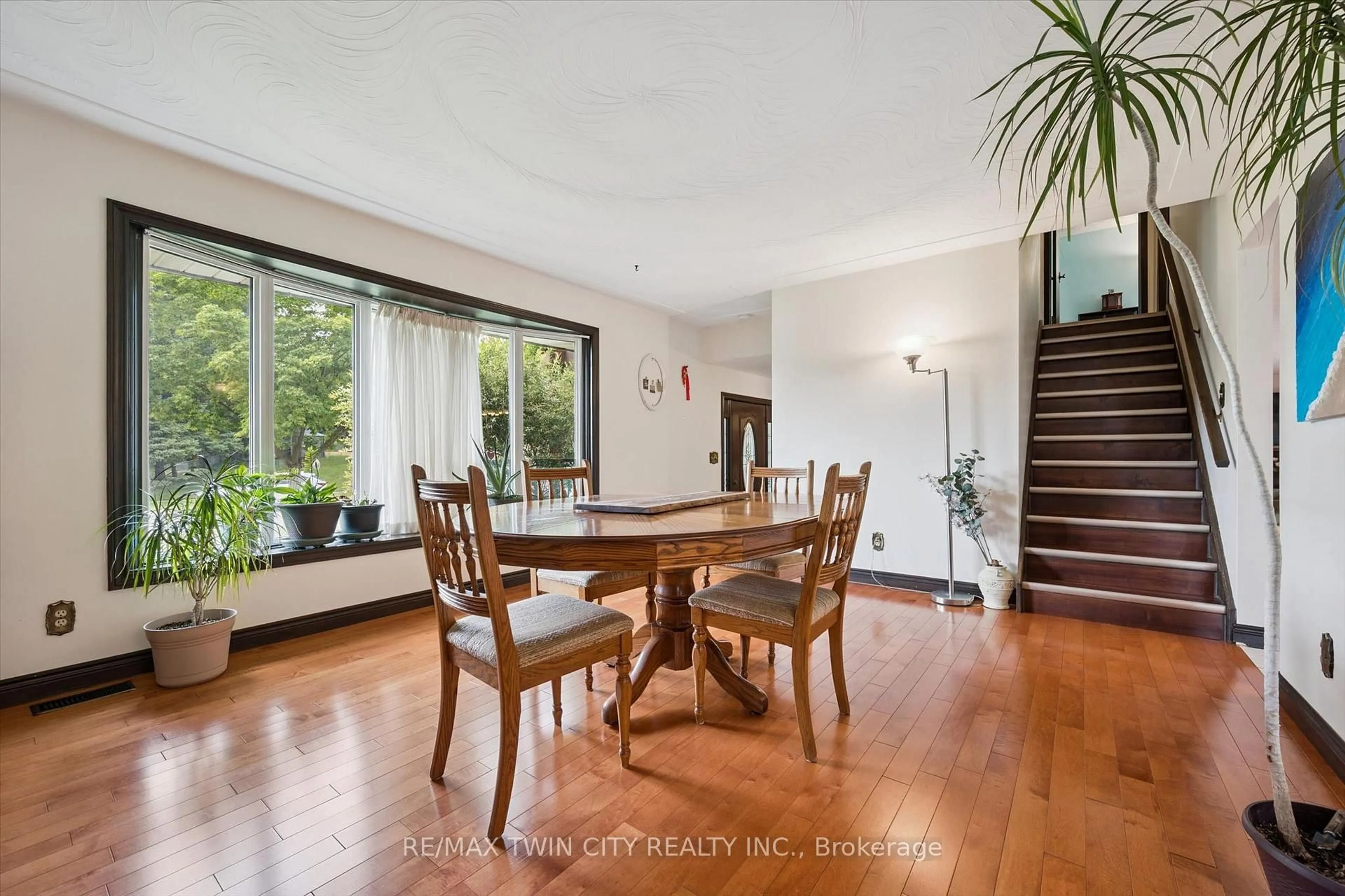Dining room, wood/laminate floor for 8 Perin Pl, Kitchener Ontario N2P 1L5