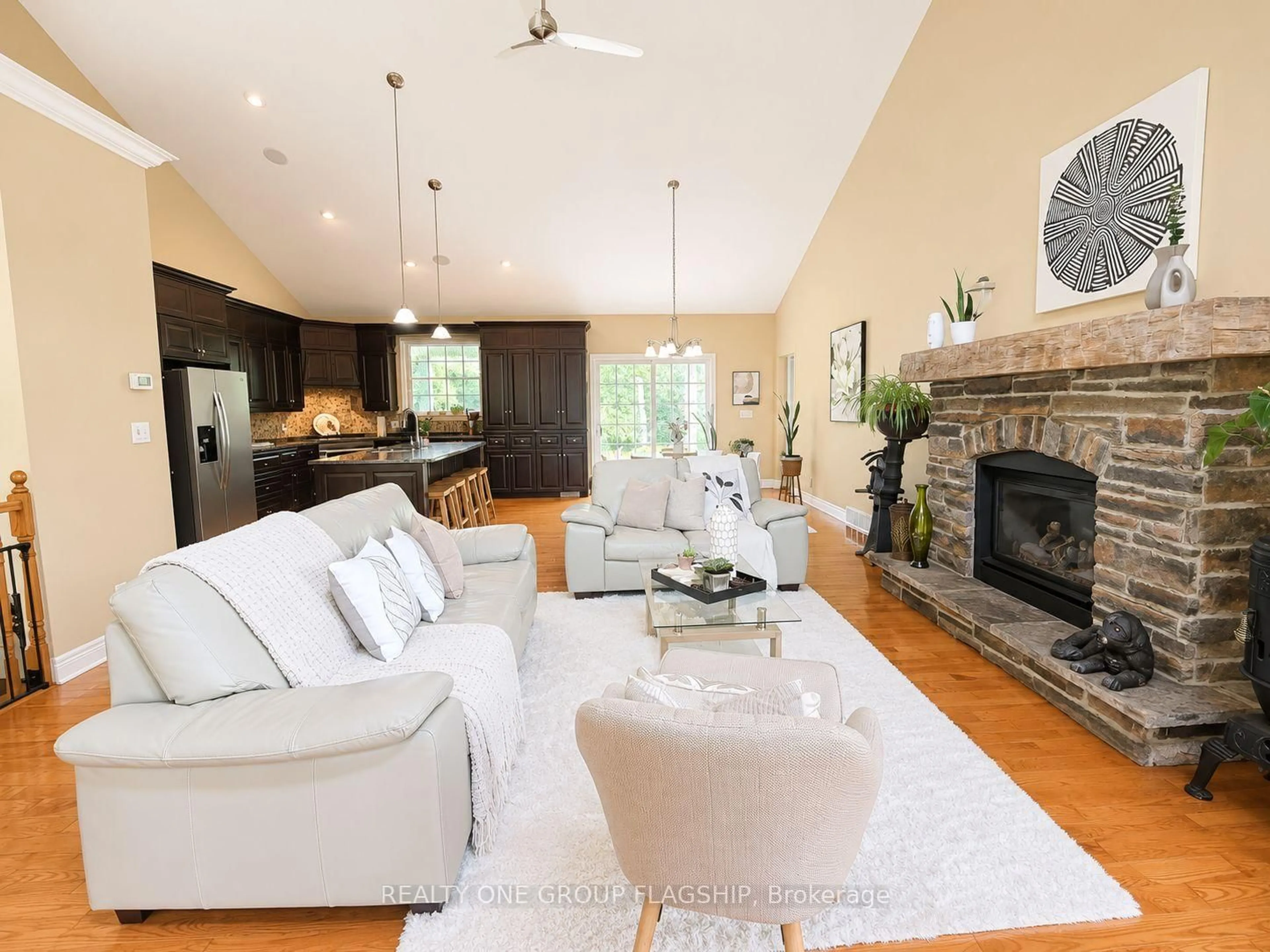 Living room with furniture, unknown for 2015 Nigh Rd, Fort Erie Ontario L2A 5M4
