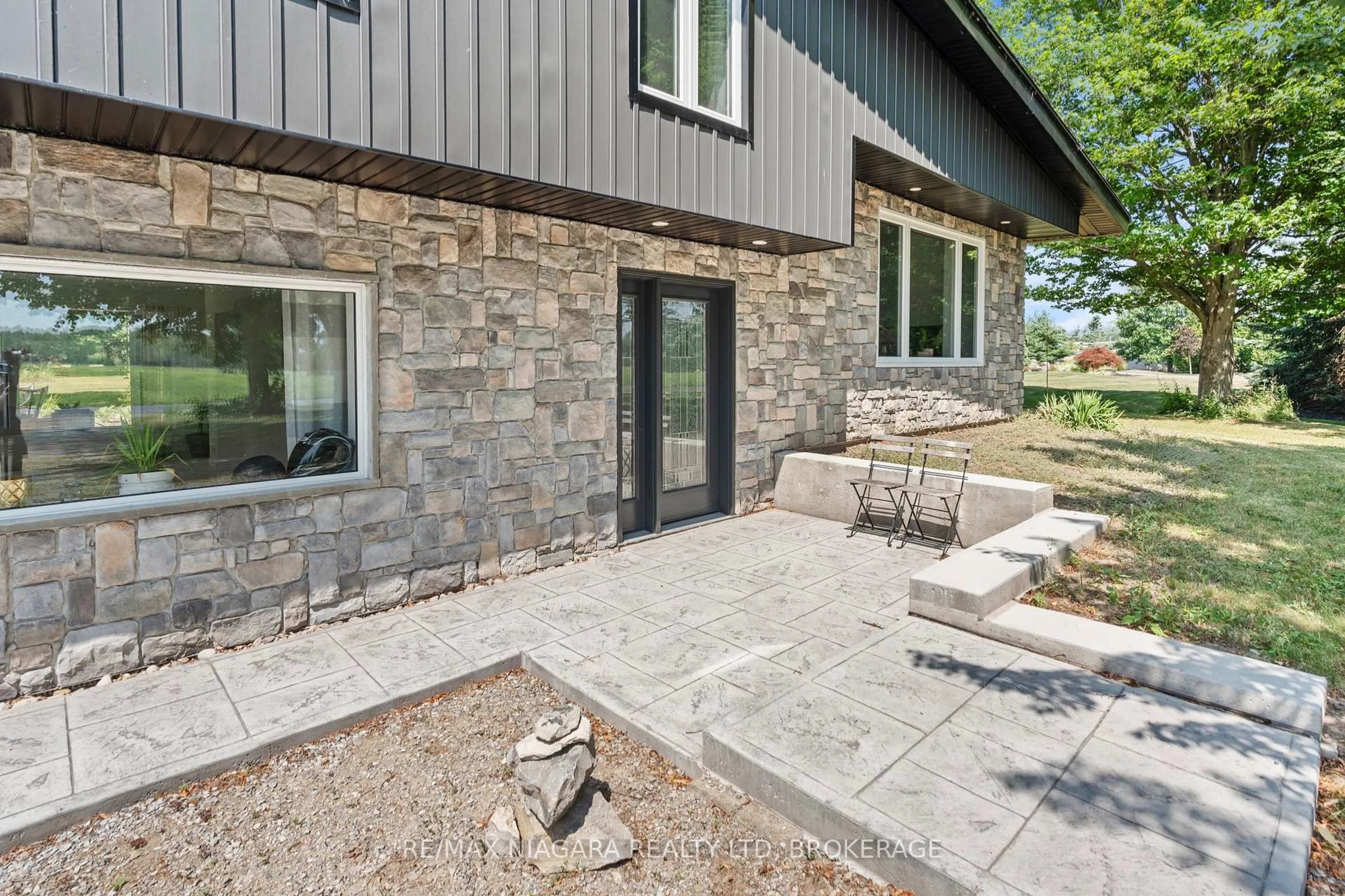 Patio, unknown for 1546 Nigh Rd, Fort Erie Ontario L2A 5M4