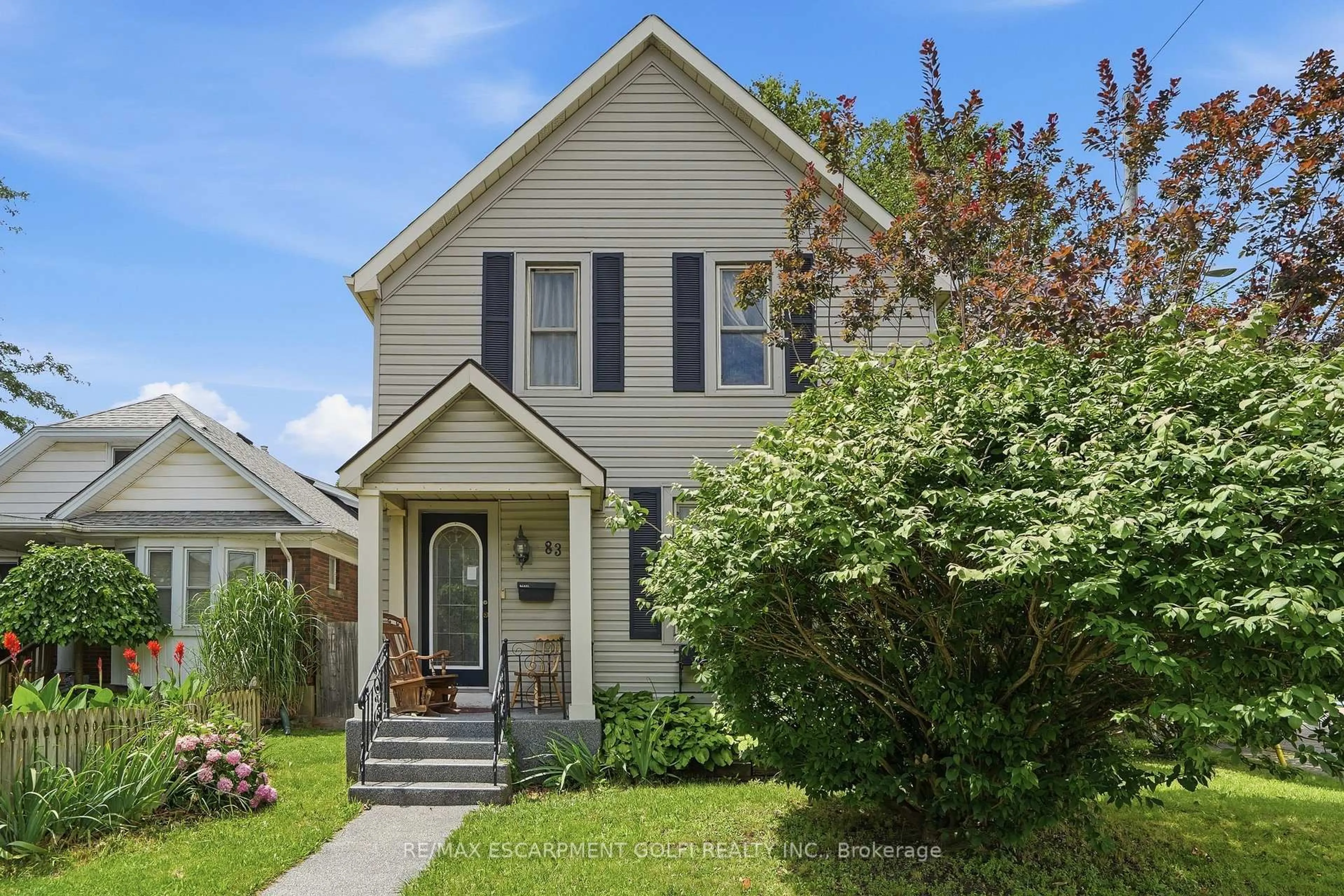 Home with vinyl exterior material, street for 83 York St, St. Catharines Ontario L2R 6C8