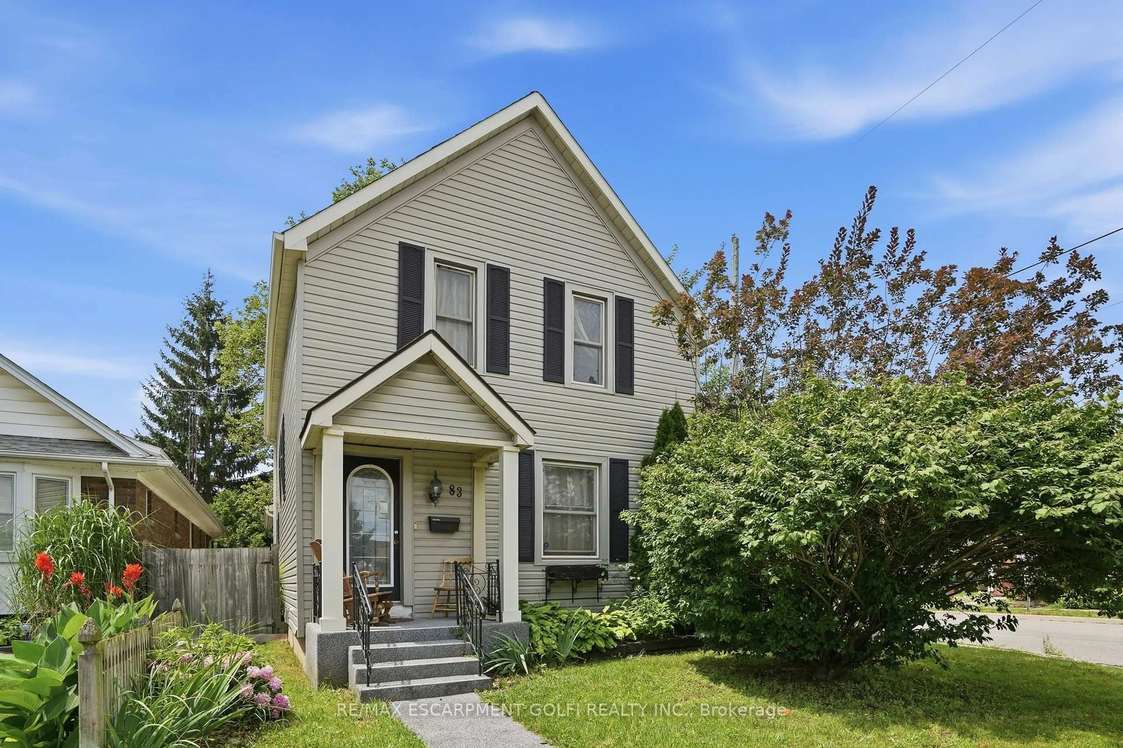 Home with vinyl exterior material, street for 83 York St, St. Catharines Ontario L2R 6C8