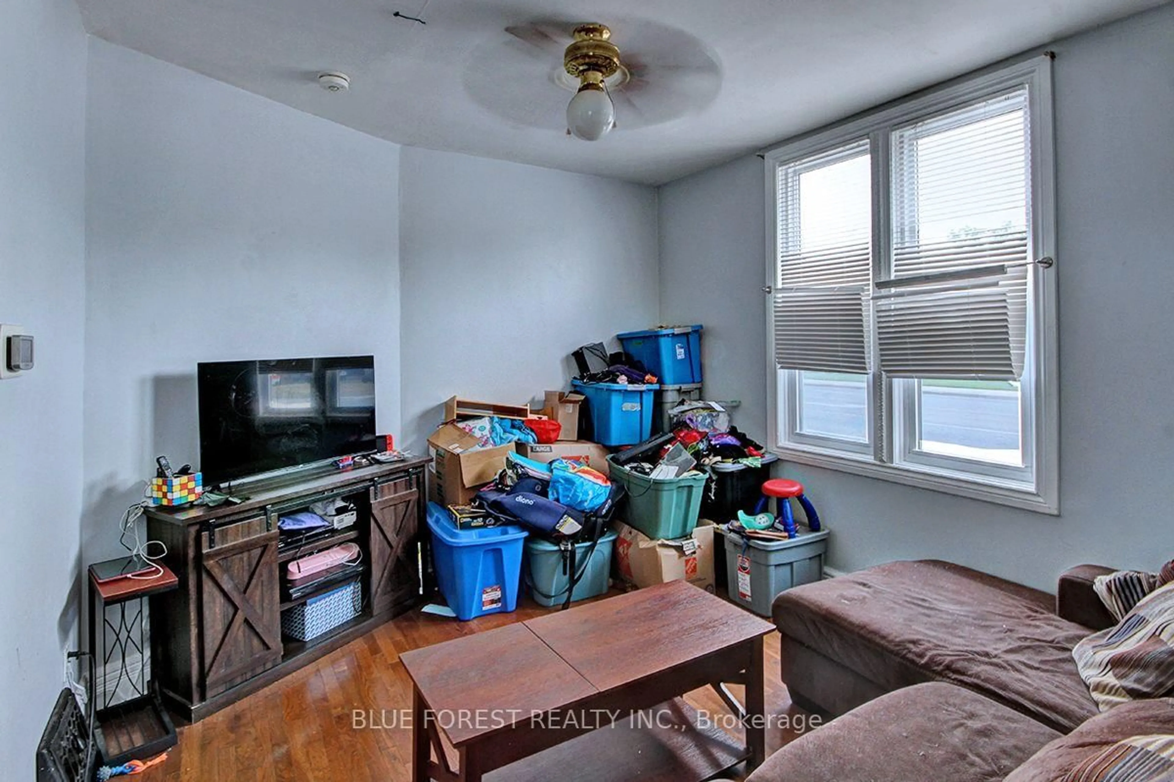 A pic of a room for 28 Oxford St, London North Ontario N6H 1R3