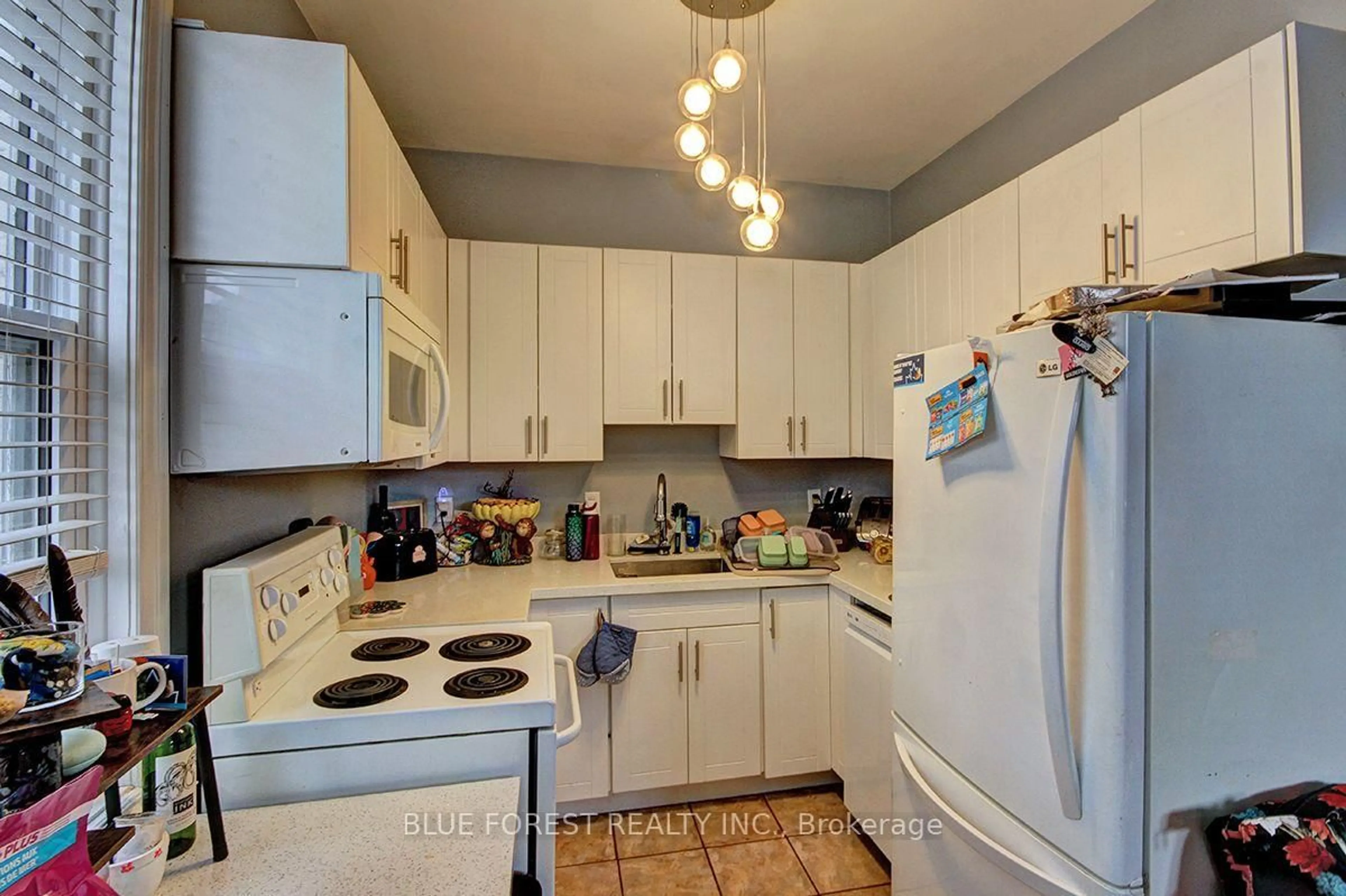 Standard kitchen, unknown for 28 Oxford St, London North Ontario N6H 1R3