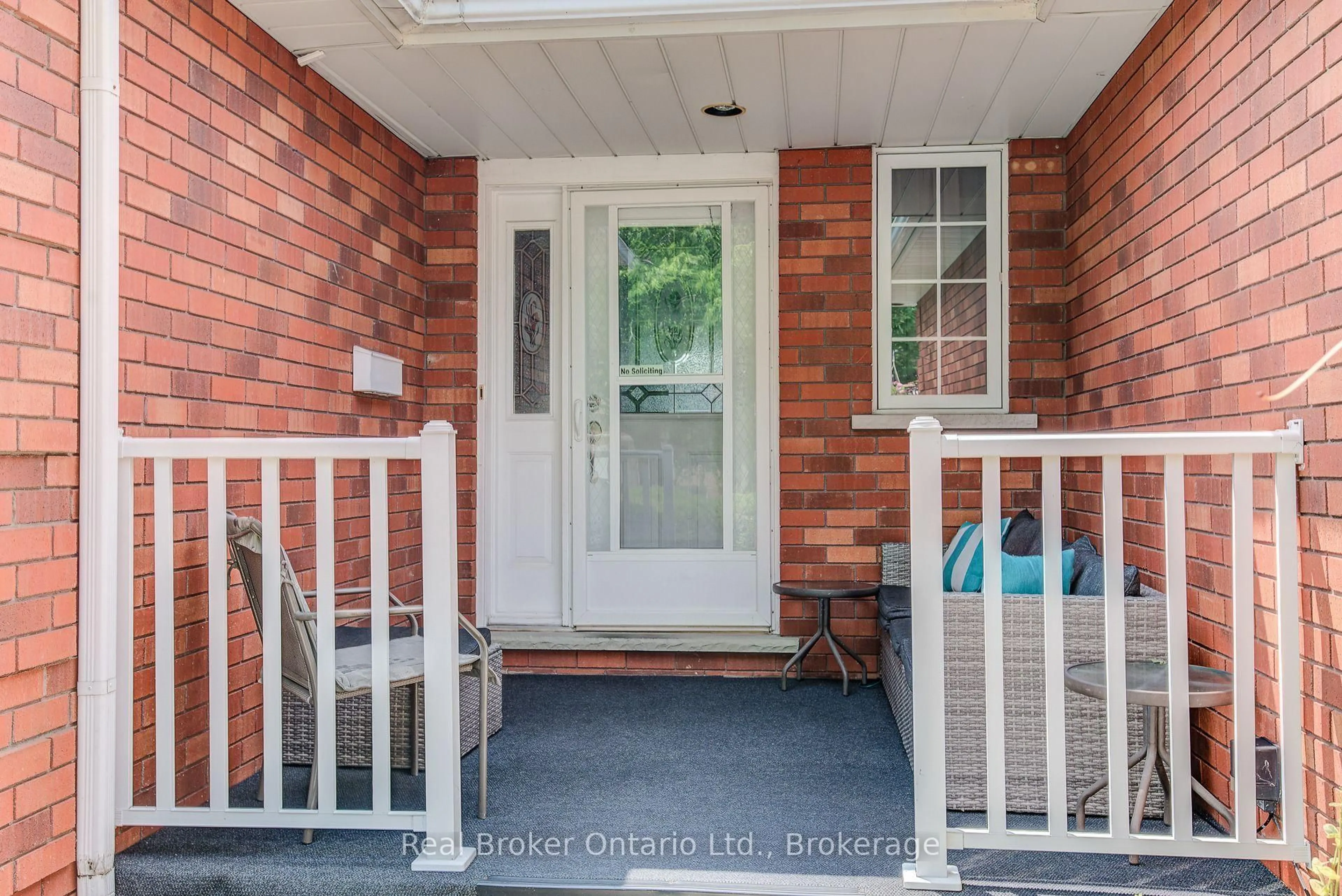 Indoor entryway for 45 Olivetree Rd, Brantford Ontario N3R 7X1