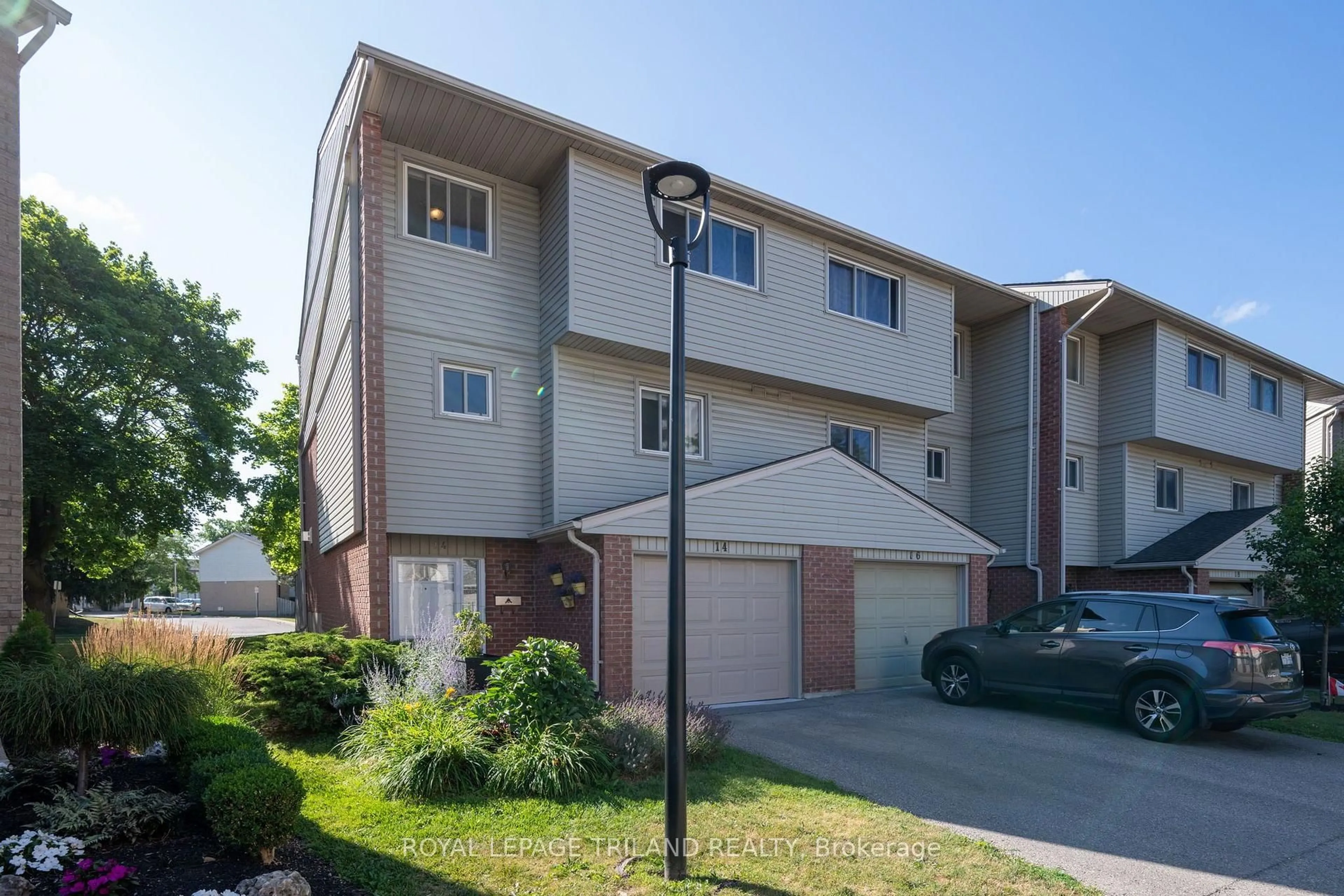 Patio, street for 300 Sandringham Cres #14, London South Ontario N6C 5B4