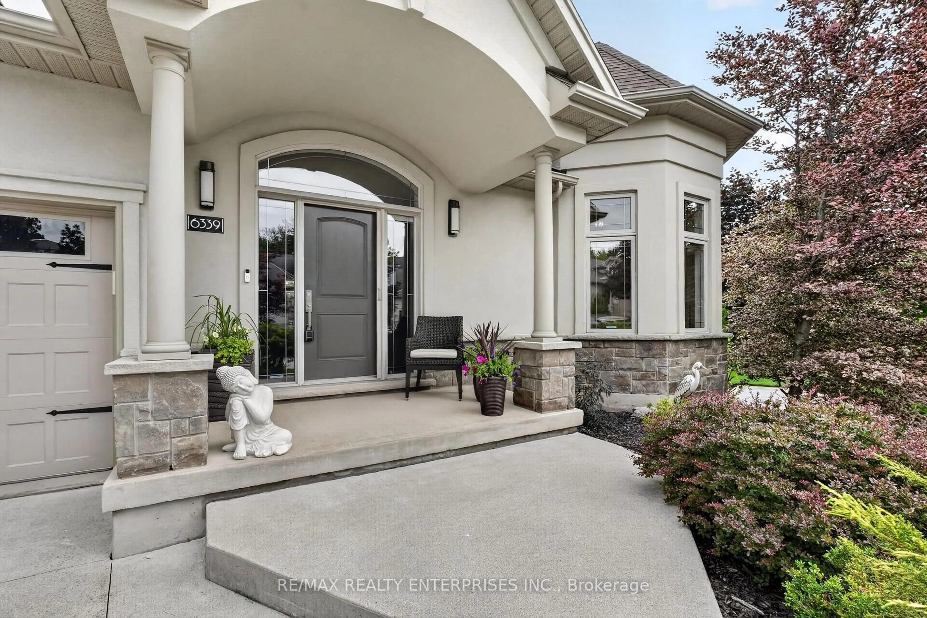 Indoor entryway for 6339 Pinestone Rd, Niagara Falls Ontario L2J 4L1