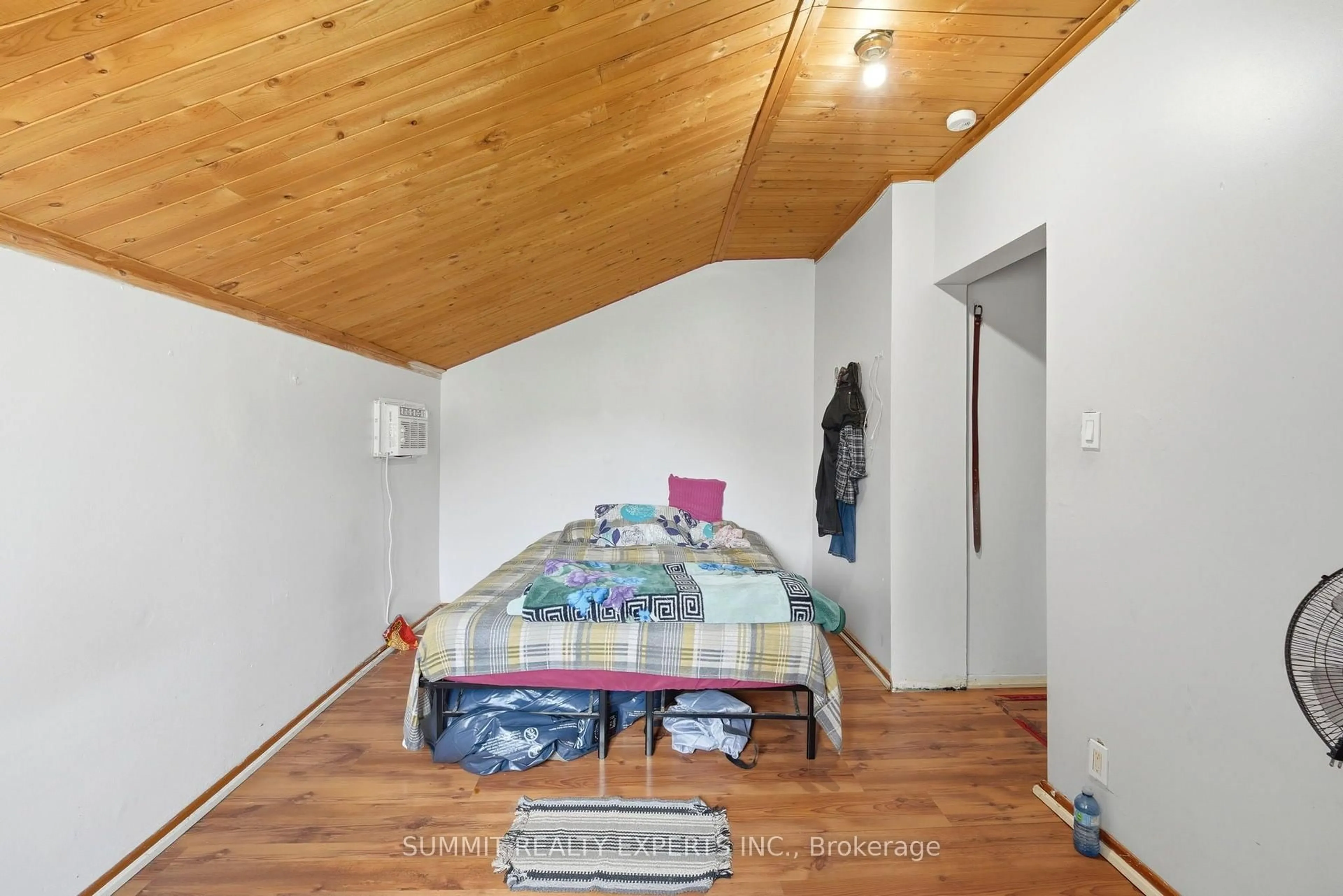 A pic of a room for 225 Ainsile St, Cambridge Ontario N1R 3L2