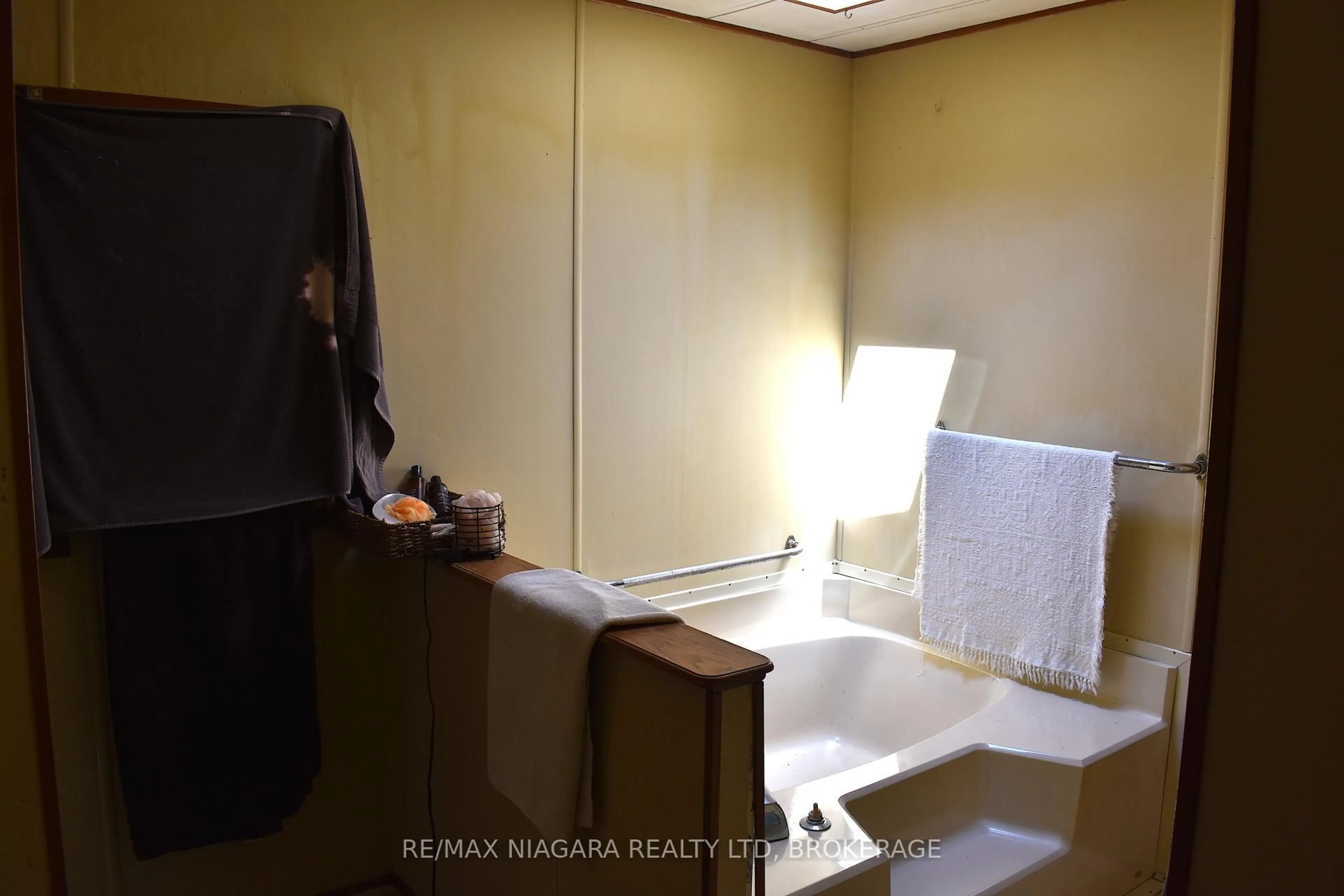 A pic of a room for 2175 Mewburn Rd #67, Niagara Falls Ontario L2J 0A6