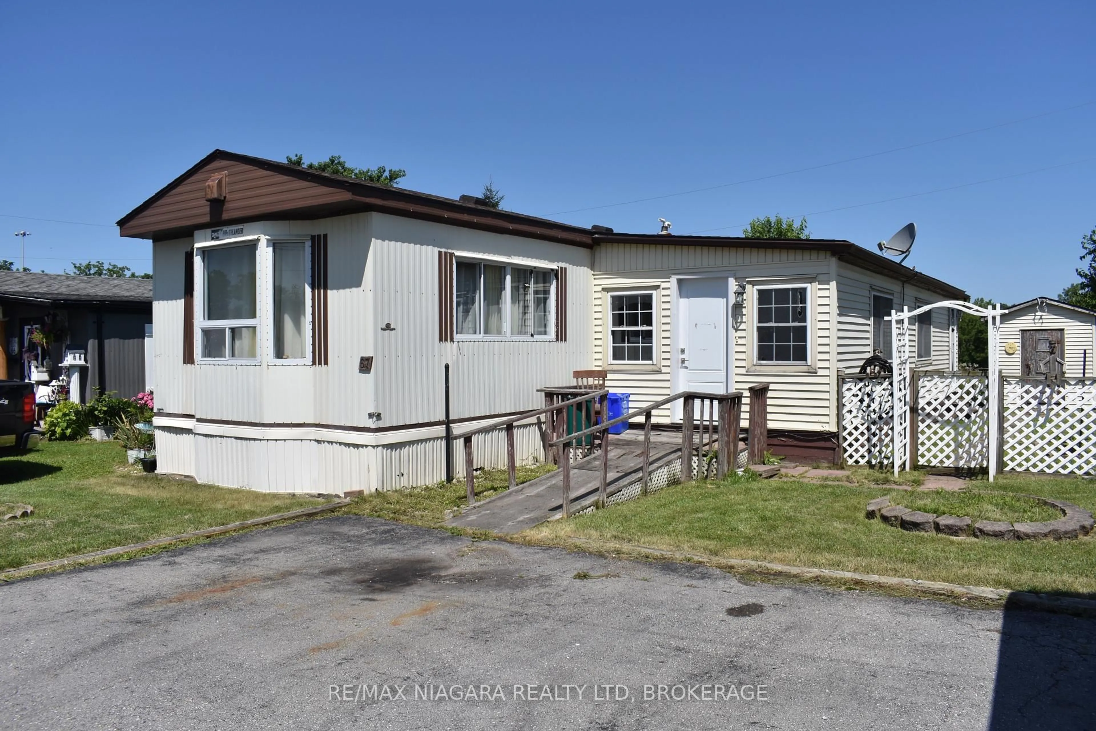 A pic from outside/outdoor area/front of a property/back of a property/a pic from drone, street for 2175 Mewburn Rd #67, Niagara Falls Ontario L2J 0A6