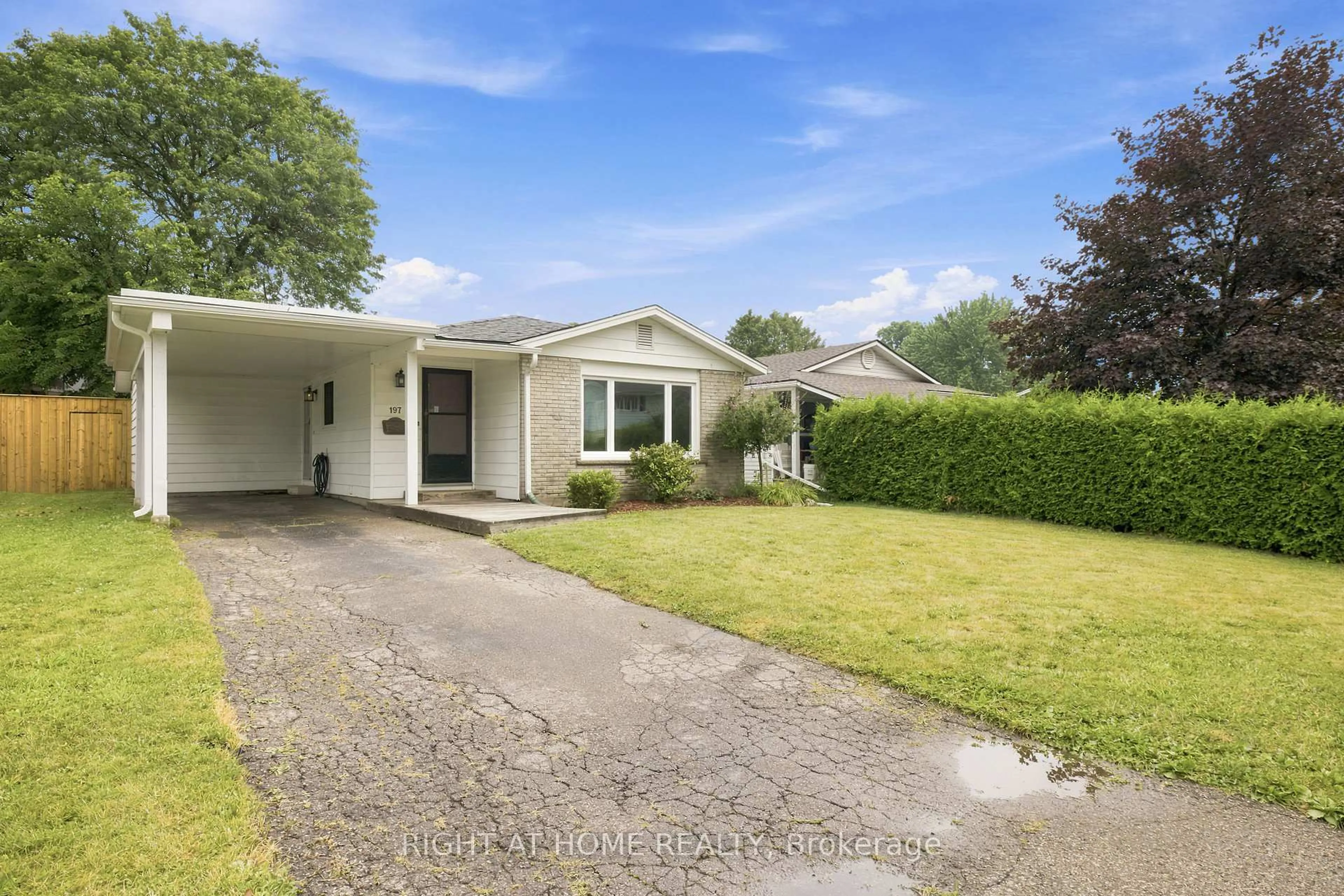 A pic from outside/outdoor area/front of a property/back of a property/a pic from drone, street for 197 Pinedale Dr, Kitchener Ontario N2E 1K2