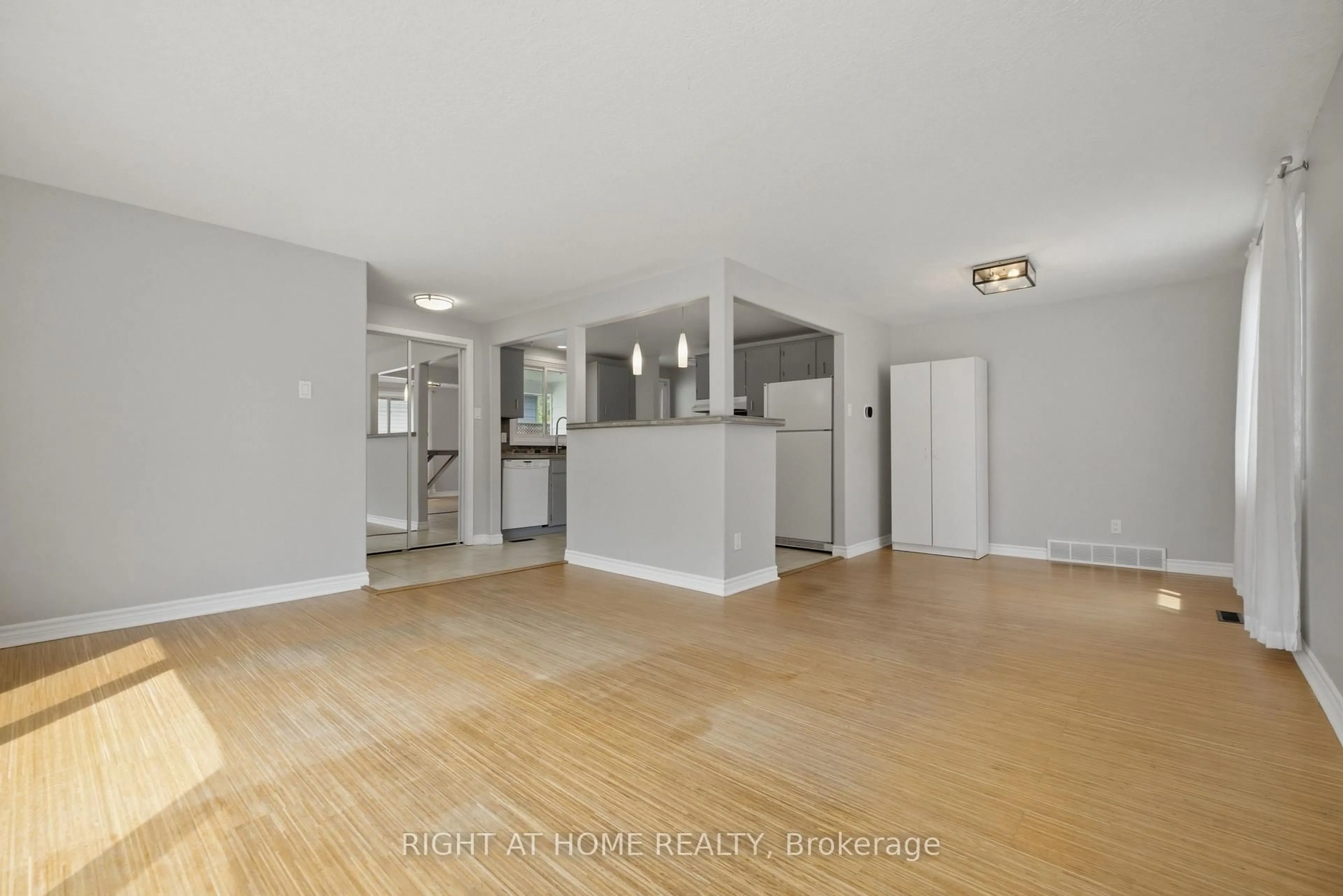 Open concept kitchen, unknown for 197 Pinedale Dr, Kitchener Ontario N2E 1K2