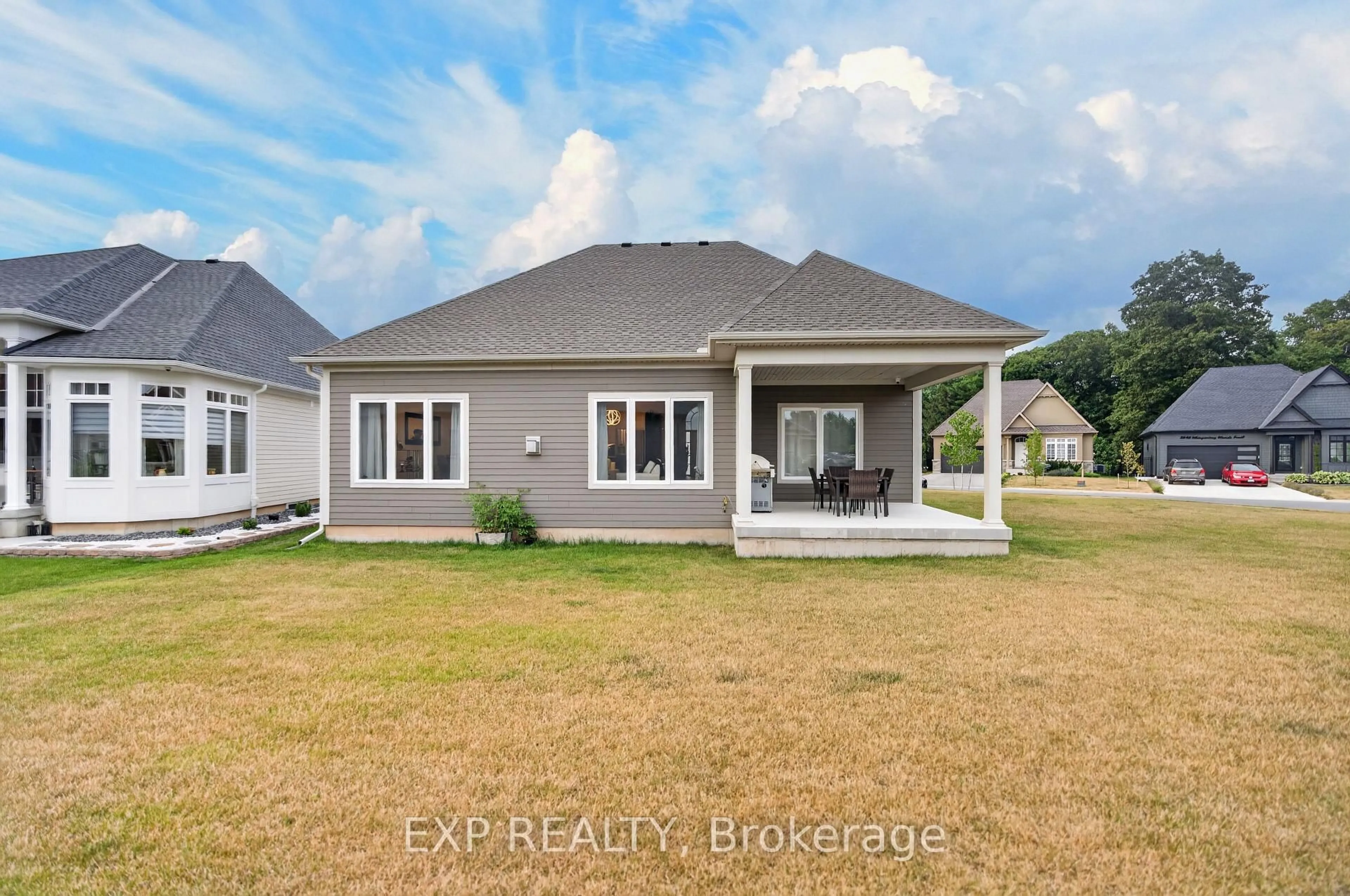 Home with vinyl exterior material, building for 3571 Whispering Woods Tr, Fort Erie Ontario L0S 1N0