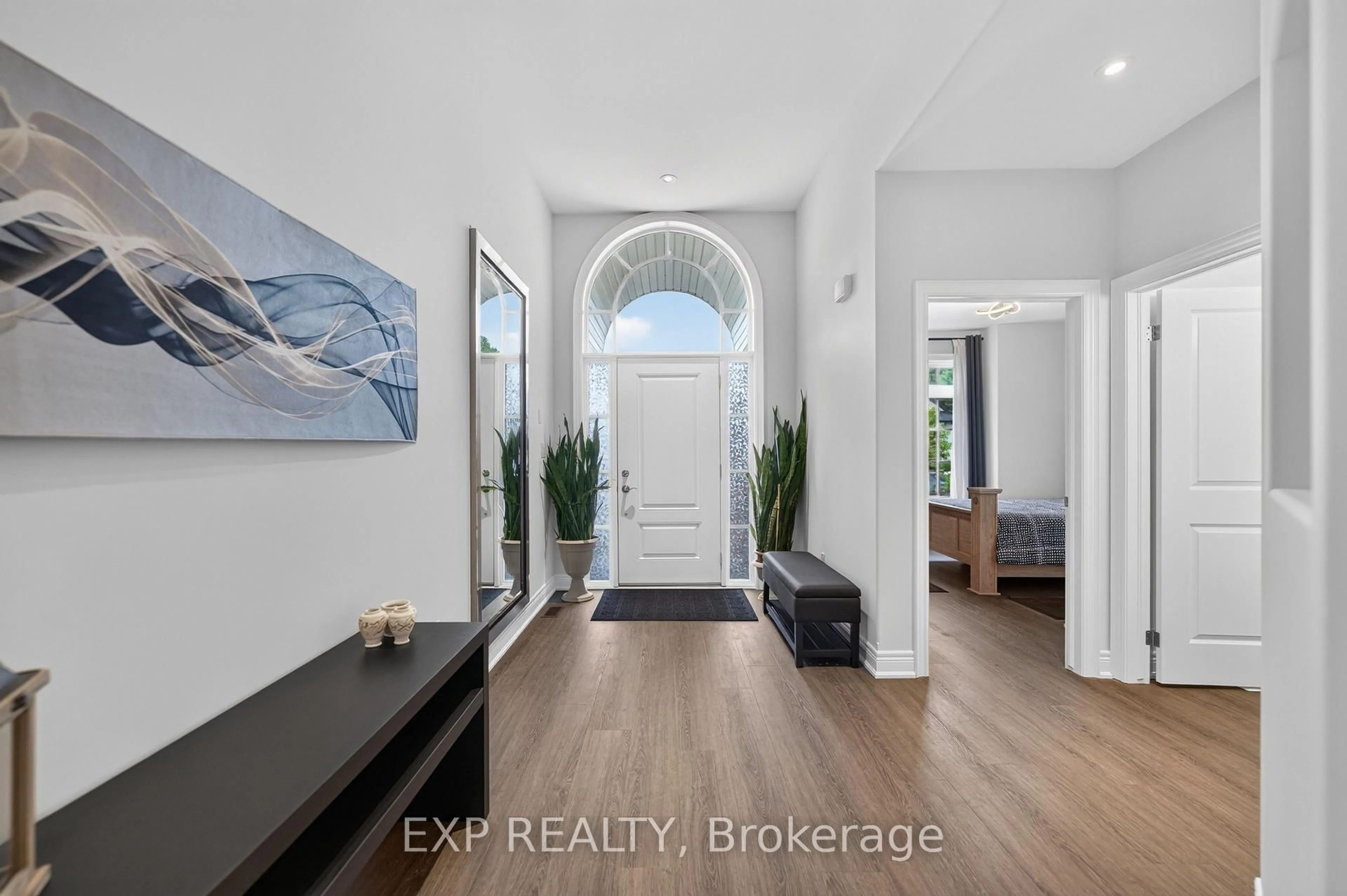 Indoor entryway for 3571 Whispering Woods Tr, Fort Erie Ontario L0S 1N0